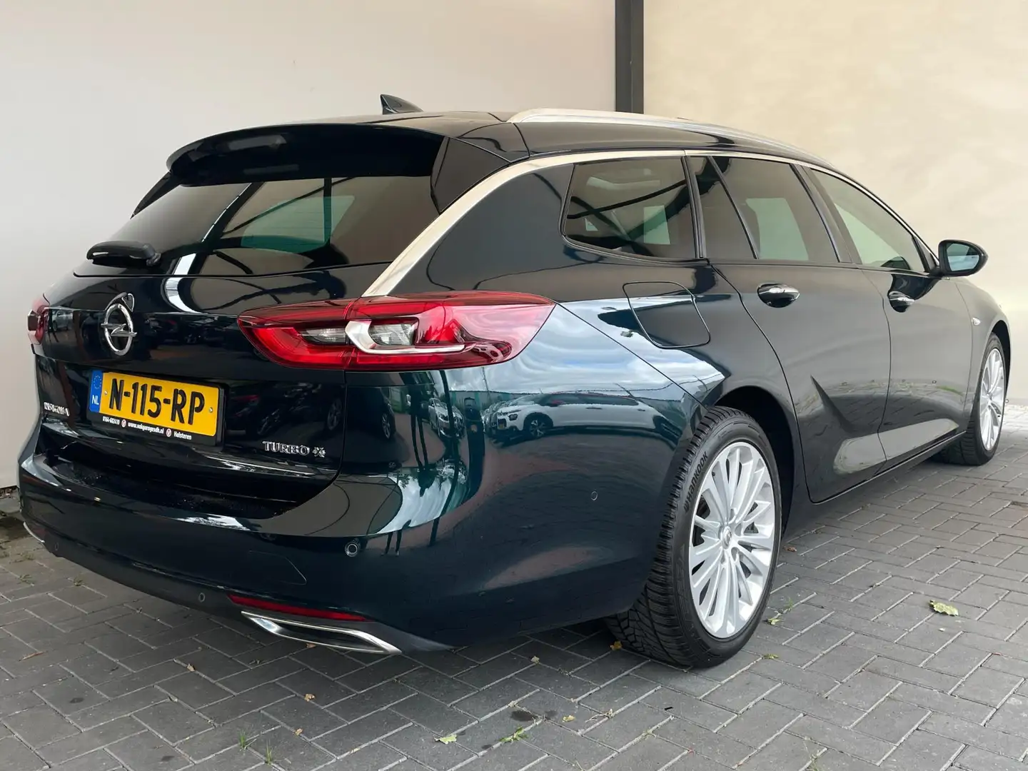 Opel Insignia Sports Tourer 2.0 Turbo 4x4 Business Executive|Ful Vert - 2