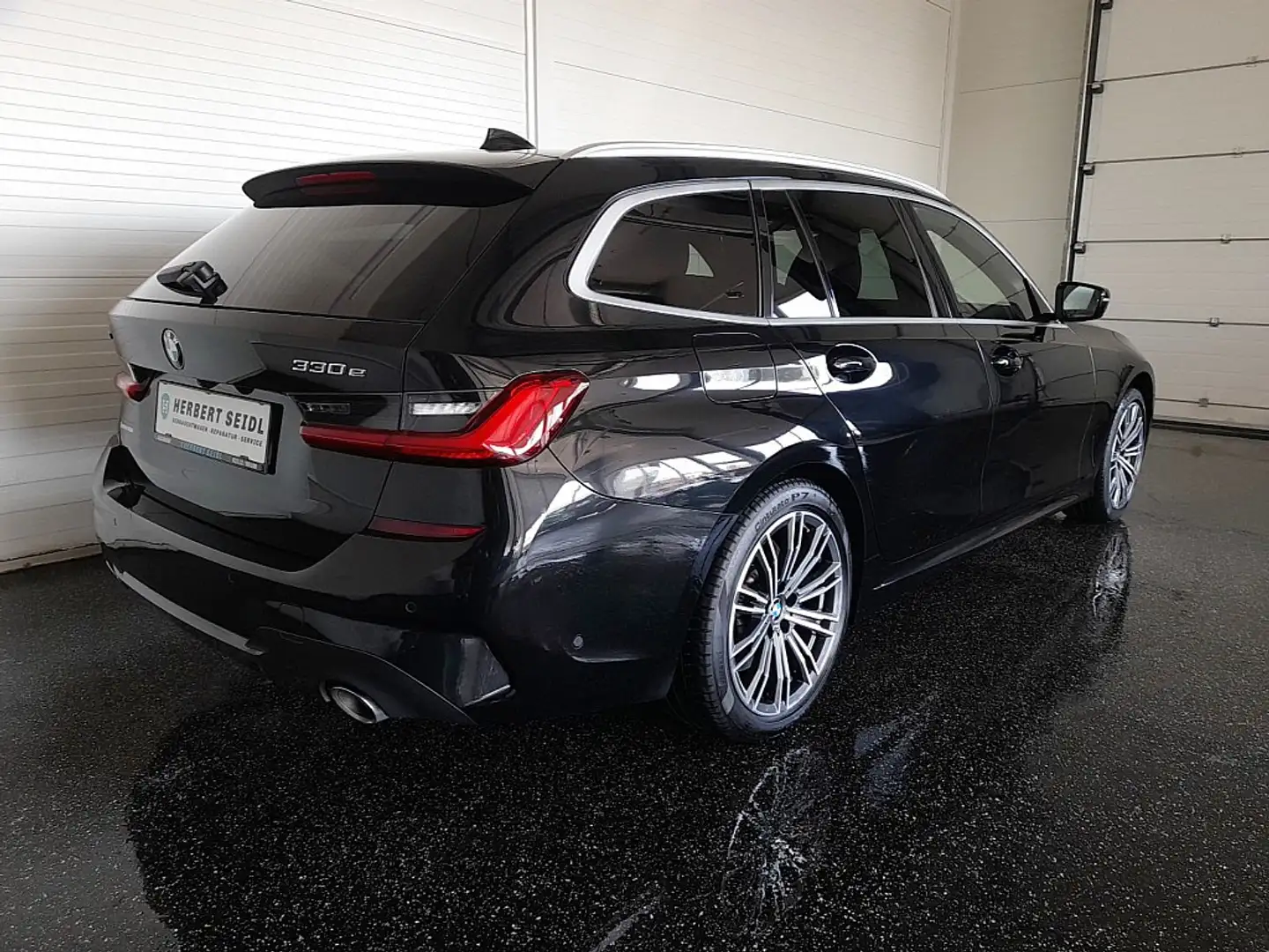 BMW 330 e Touring M-SPORT PHEV 4x4 Aut. *LASER / HEAD-U... Schwarz - 2