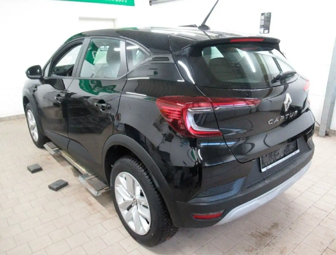 Renault Captur 1.3 TCe 140 EVOLUTION Klima Automatik Schwarz - 2
