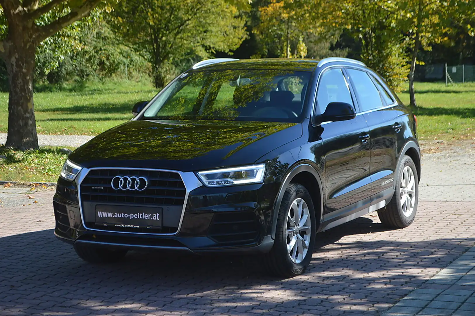 Audi Q3 2,0 TDI quattro+Xenon+SHZ+PDC Schwarz - 2