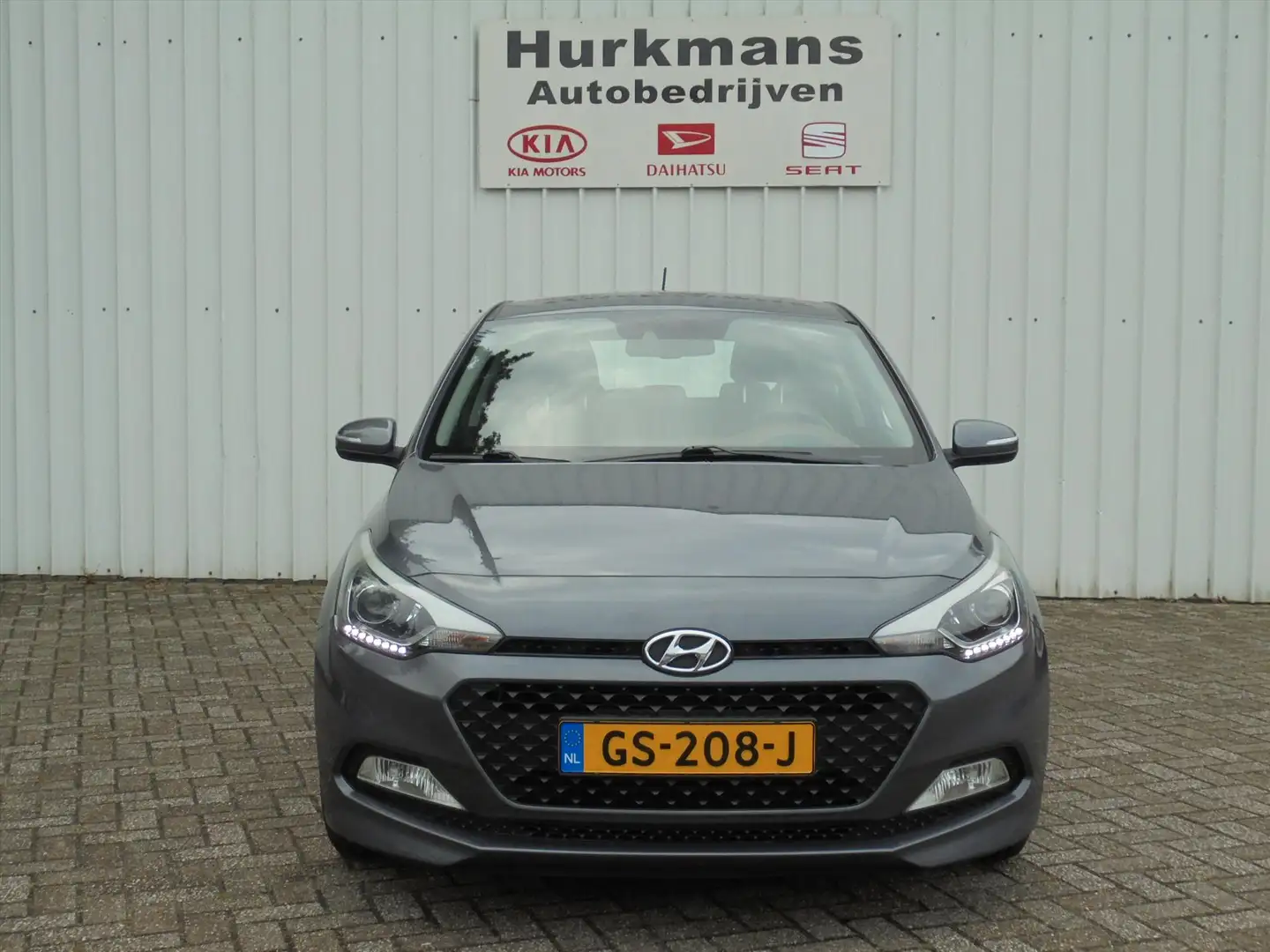 Hyundai i20 1.2i 5-DRS COMFORT NL-AUTO PERFECT ONDERHOUDEN Grijs - 2