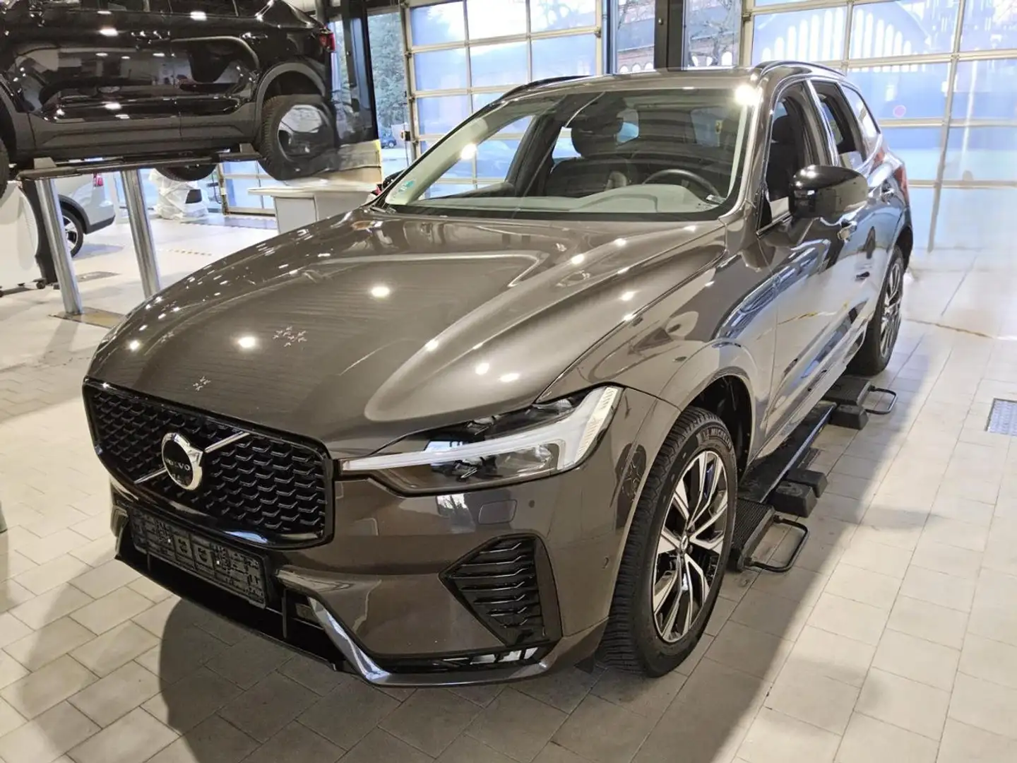 Volvo XC60 B4  PLUS DARK FAP+WINTERPAK+MEMORY+PANO+MET Grau - 2