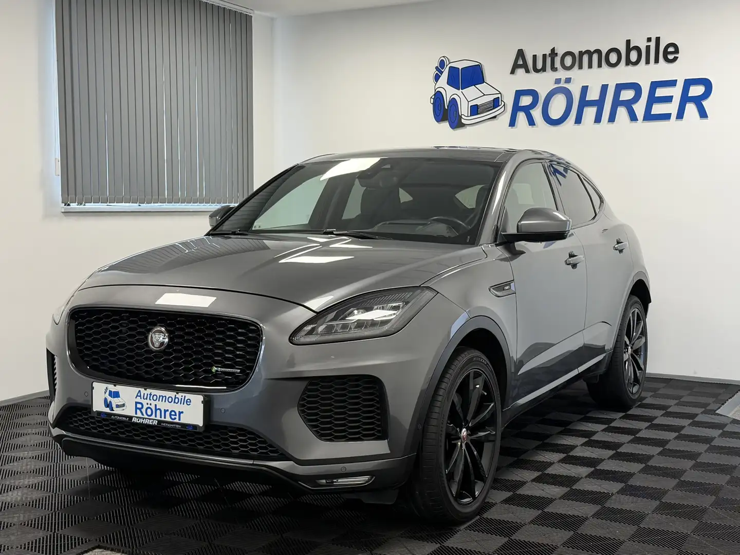 Jaguar E-Pace P250 R-Dynamic SE AWD Black Pack Pano HUD Grau - 1