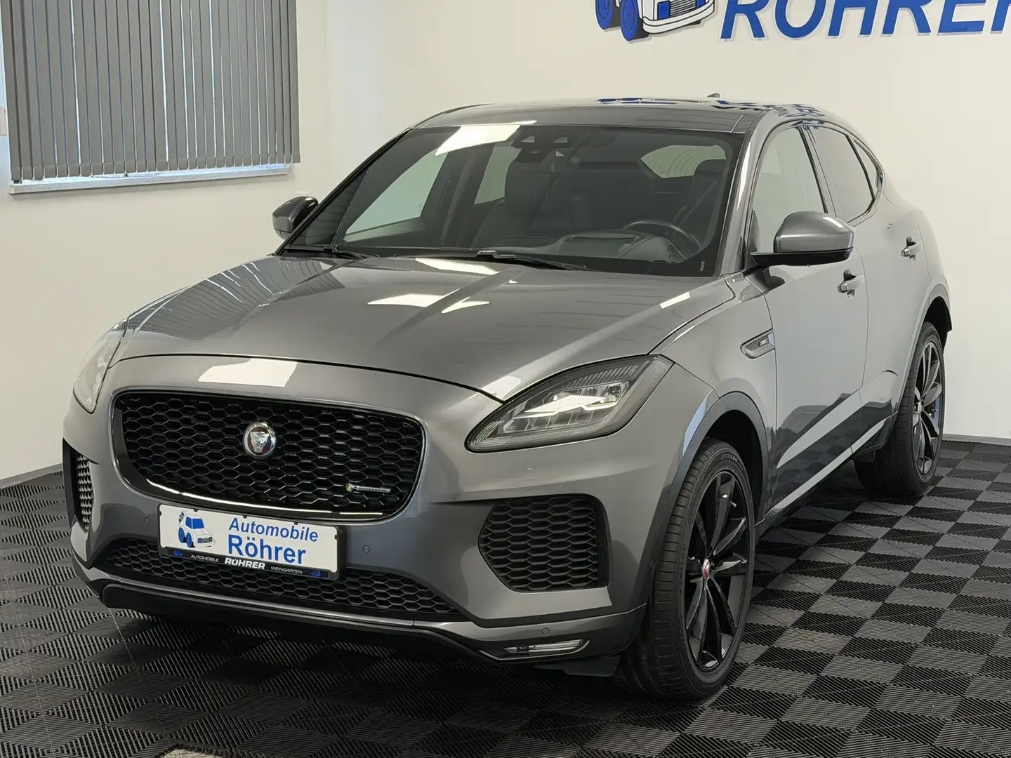 Jaguar E-Pace P250 R-Dynamic SE AWD Black Pack Pano HUD Grau - 2