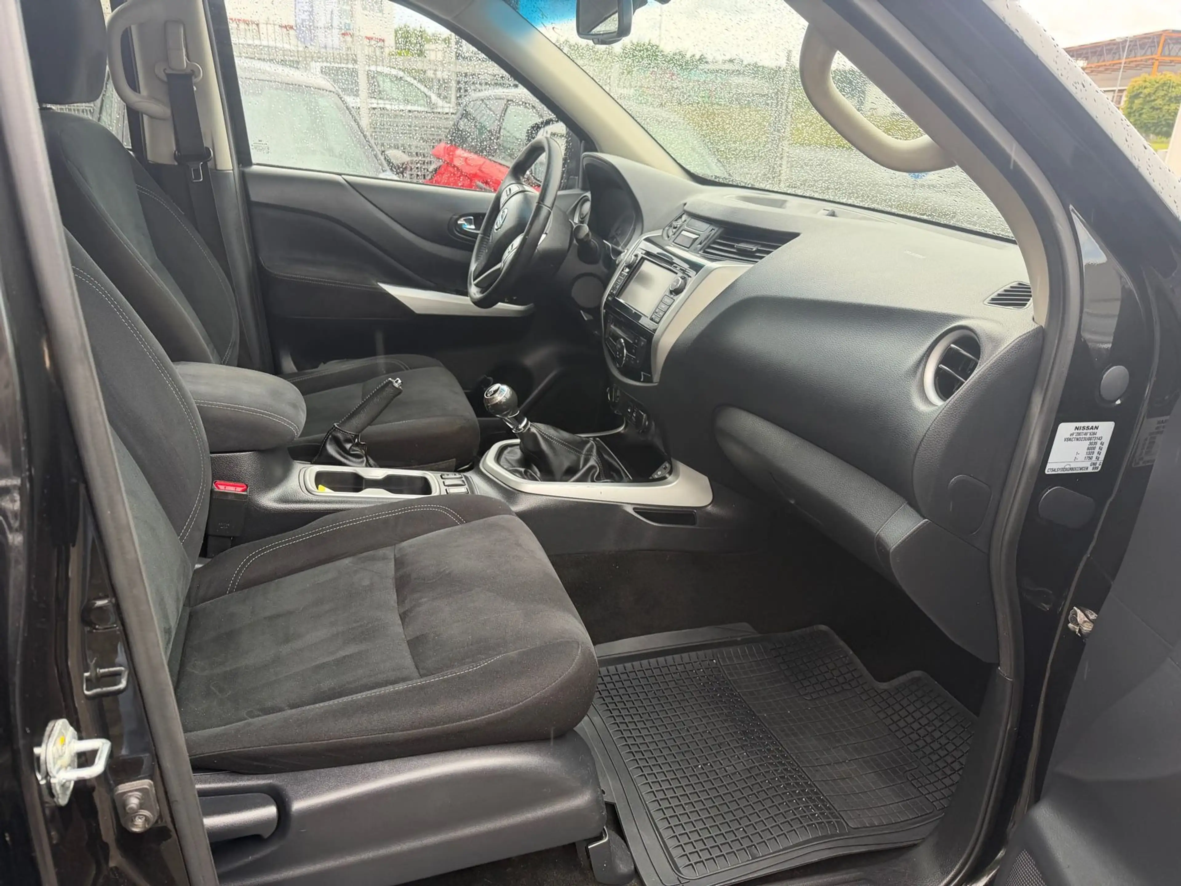 Nissan Navara NP300 N-Connecta Double Cab 4x4 — photo 10