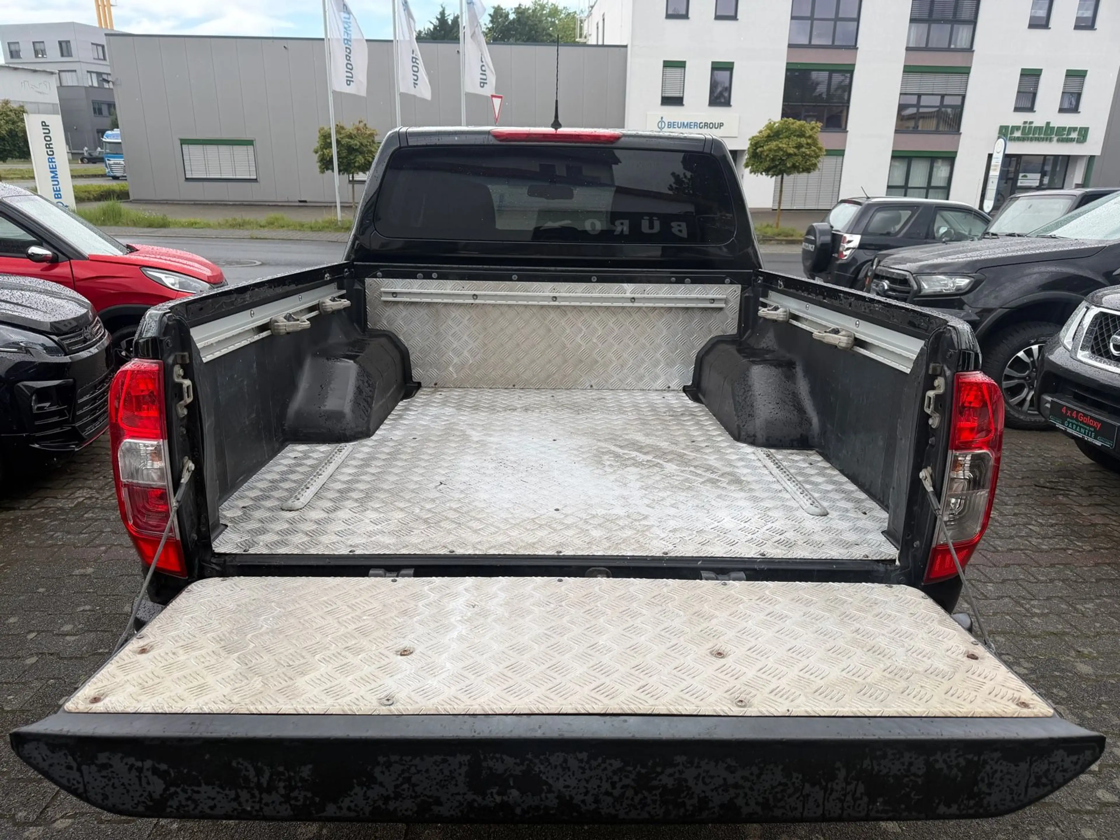 Nissan Navara NP300 N-Connecta Double Cab 4x4 — photo 7