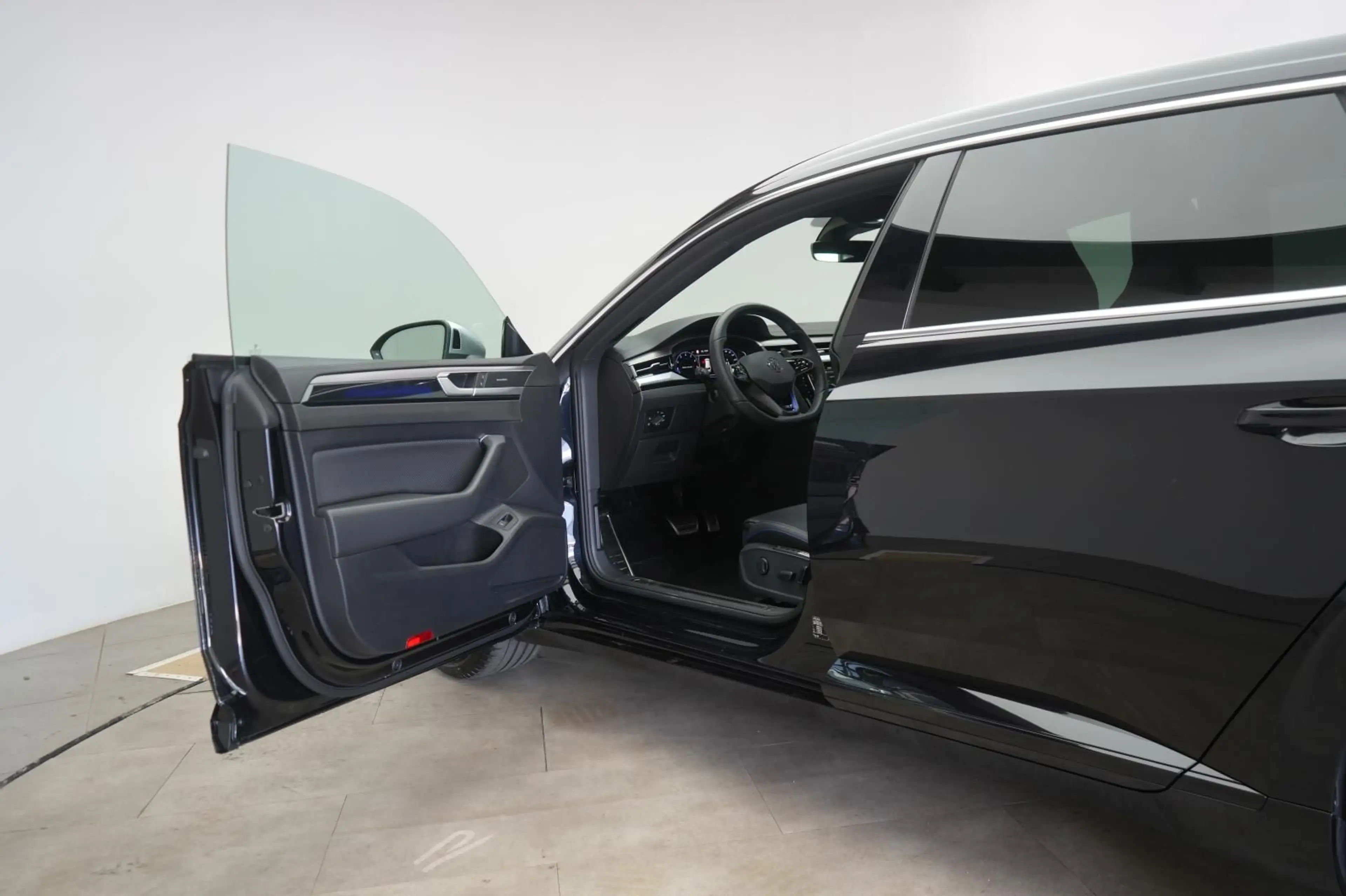 Volkswagen Arteon Shooting Brake R 2.0 TSI 4Motion Leder/AC — photo 11