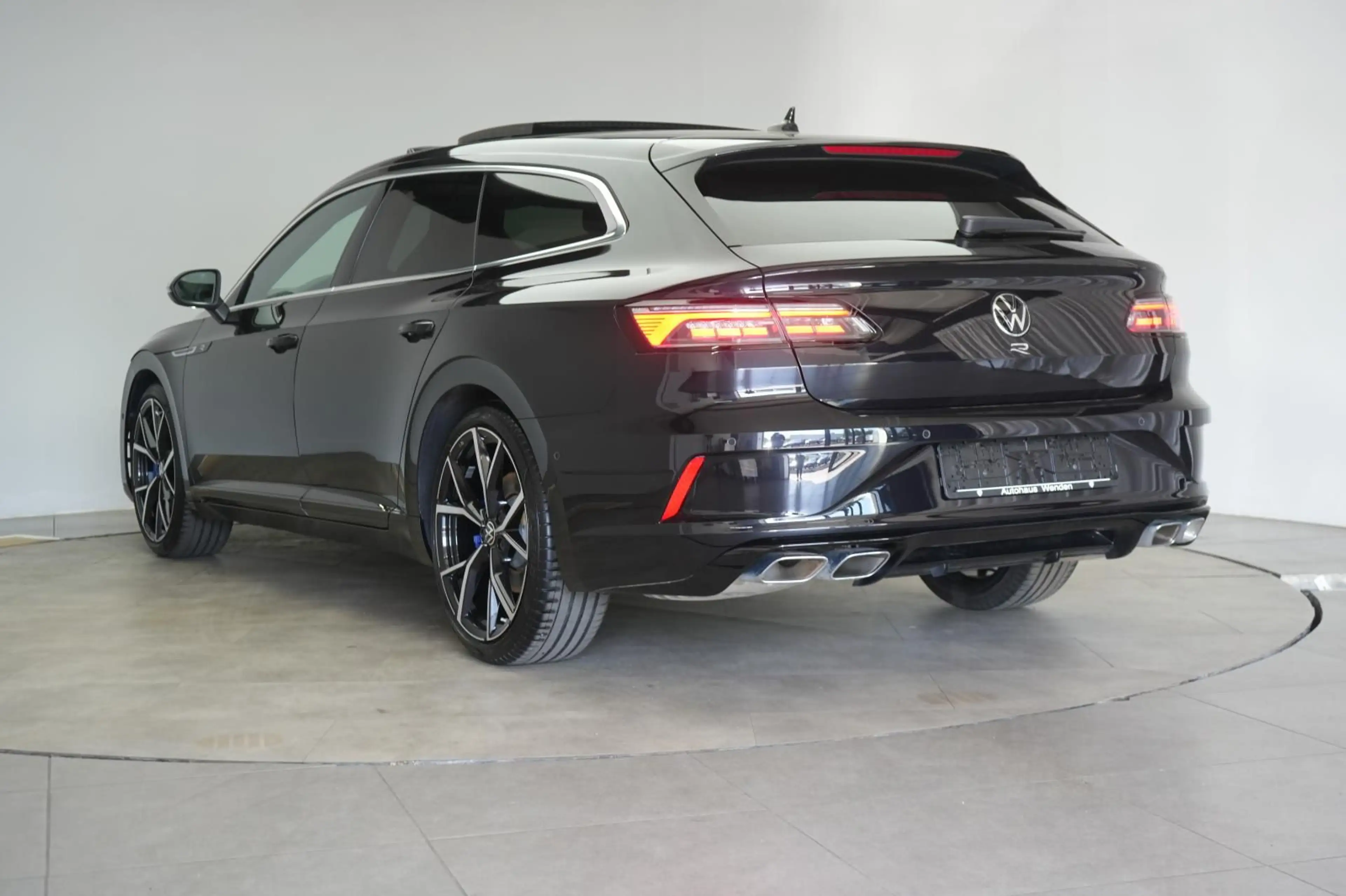 Volkswagen Arteon Shooting Brake R 2.0 TSI 4Motion Leder/AC — photo 5