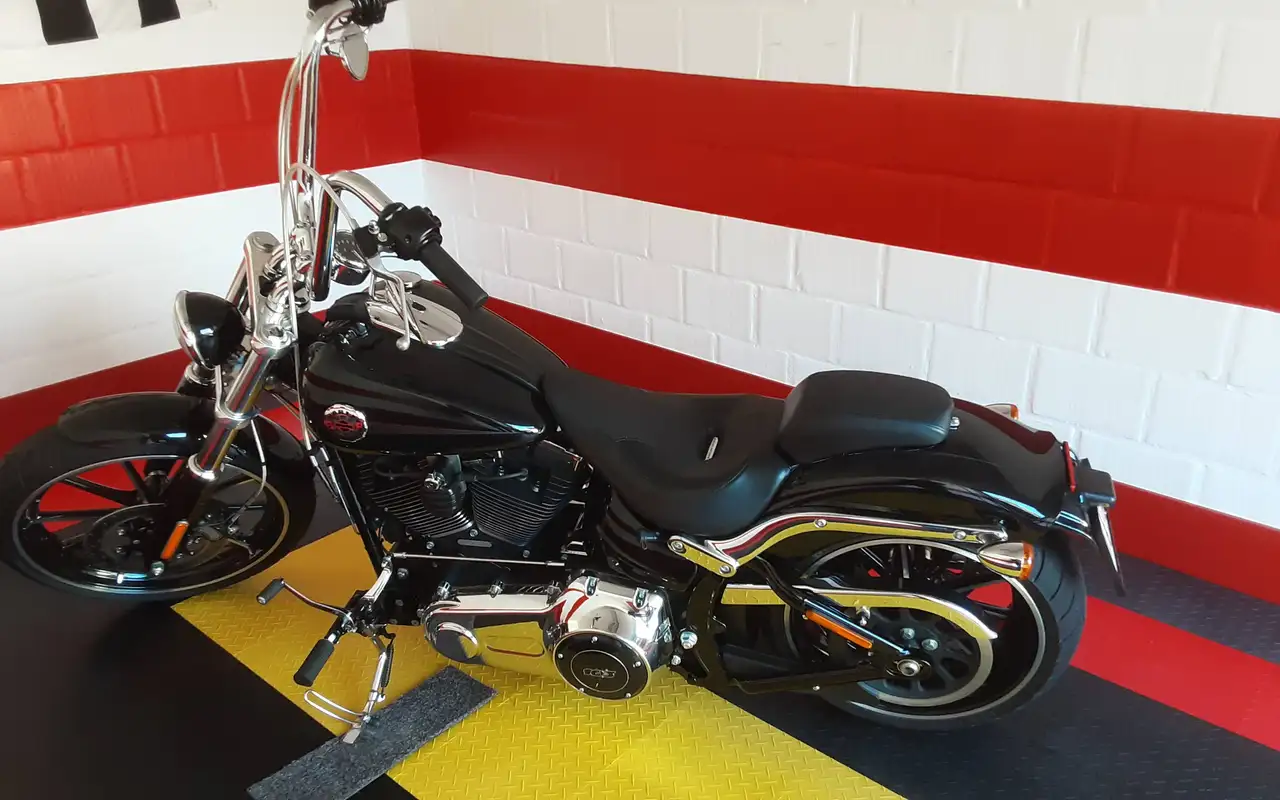 Harley-Davidson Breakout