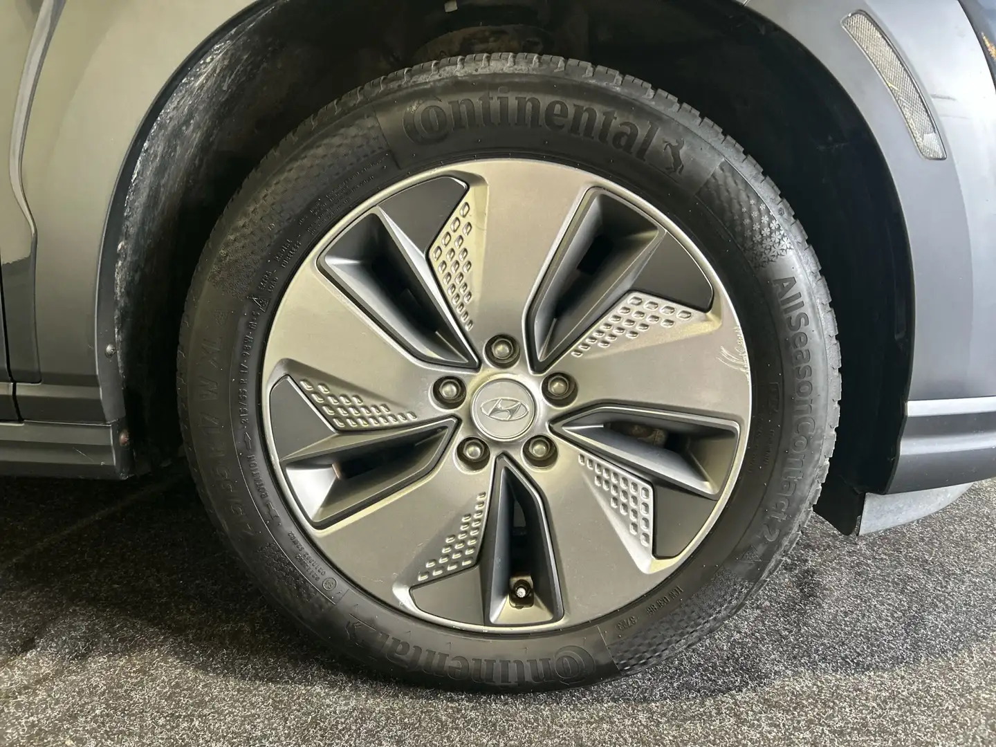 Hyundai KONA EV Premium 64 kWh | Warmtepomp | Verwarmde en geve Šedá - 2