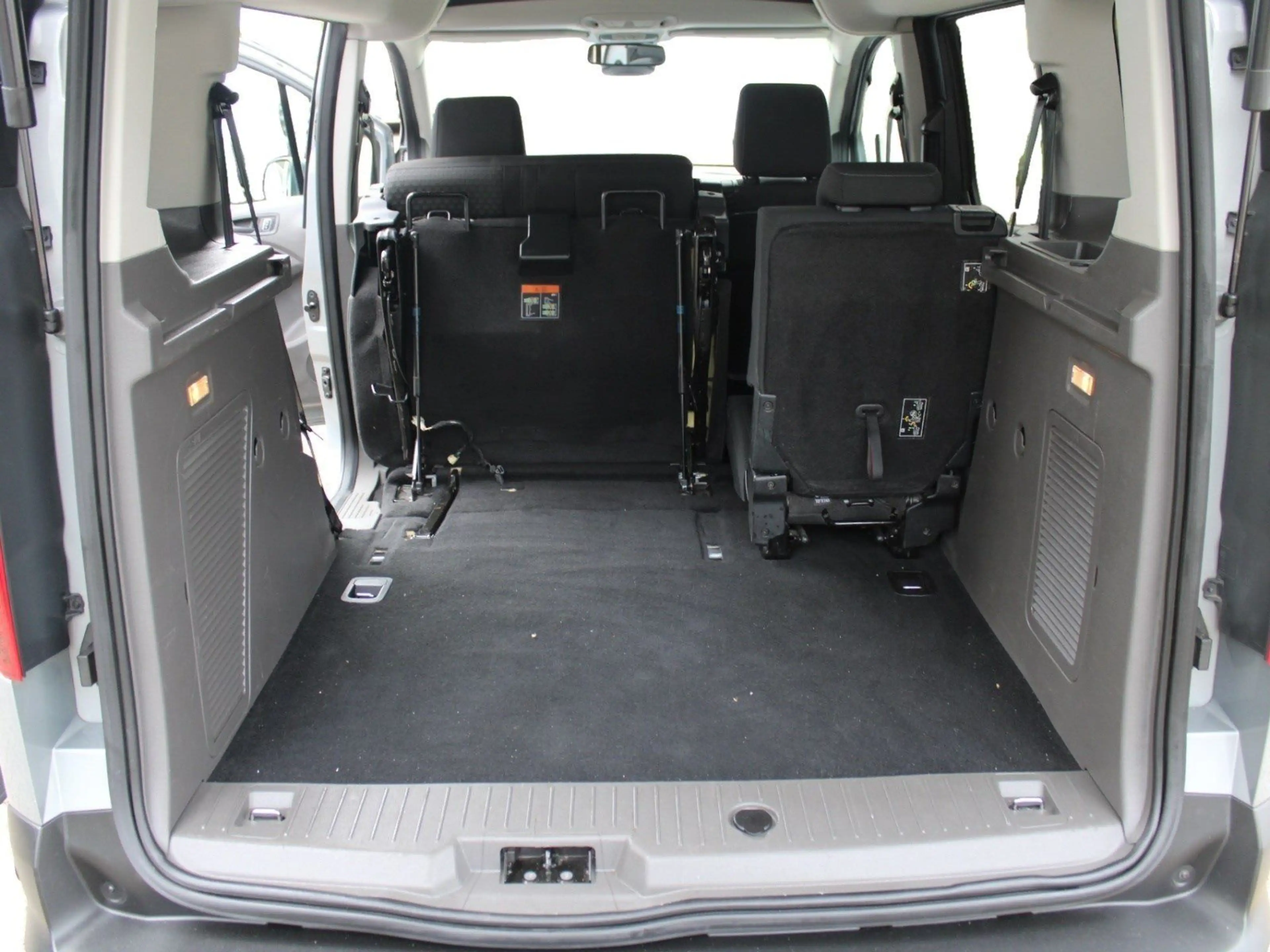 Ford Tourneo Connect Trend — photo 13