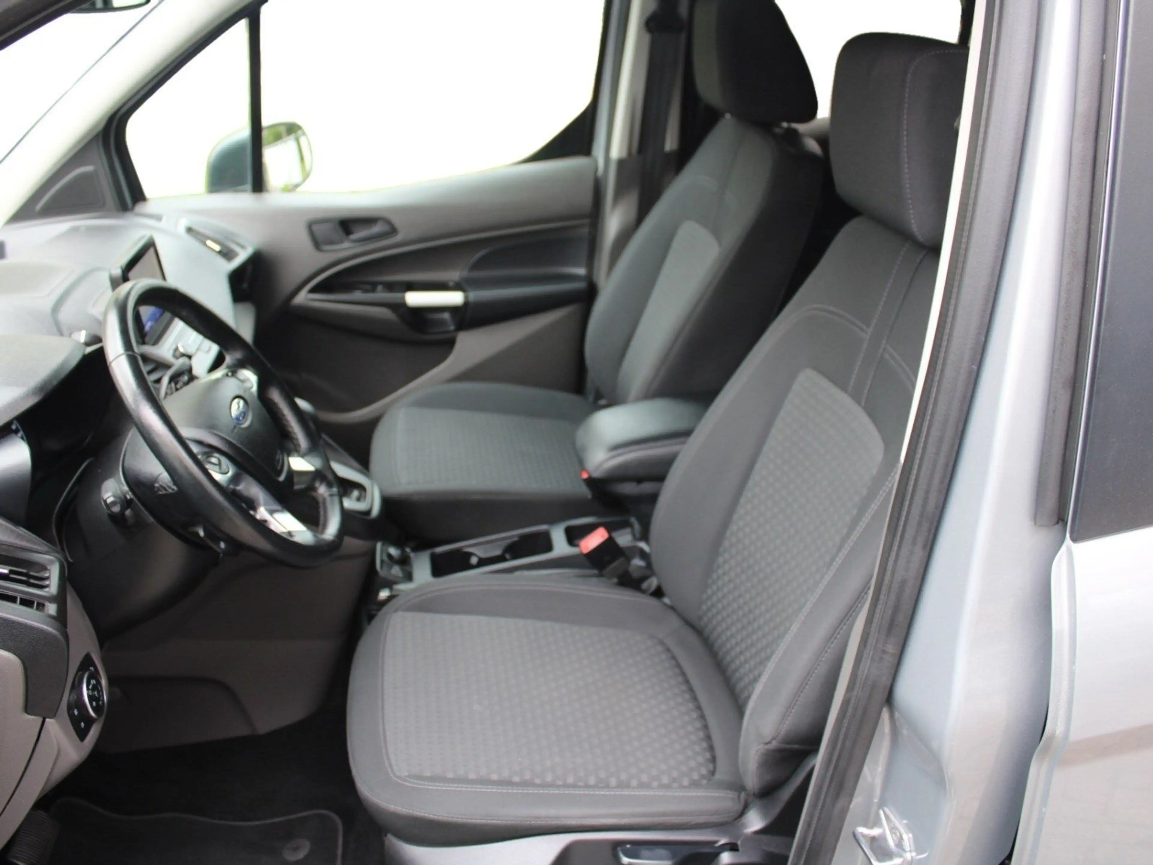 Ford Tourneo Connect Trend — photo 7