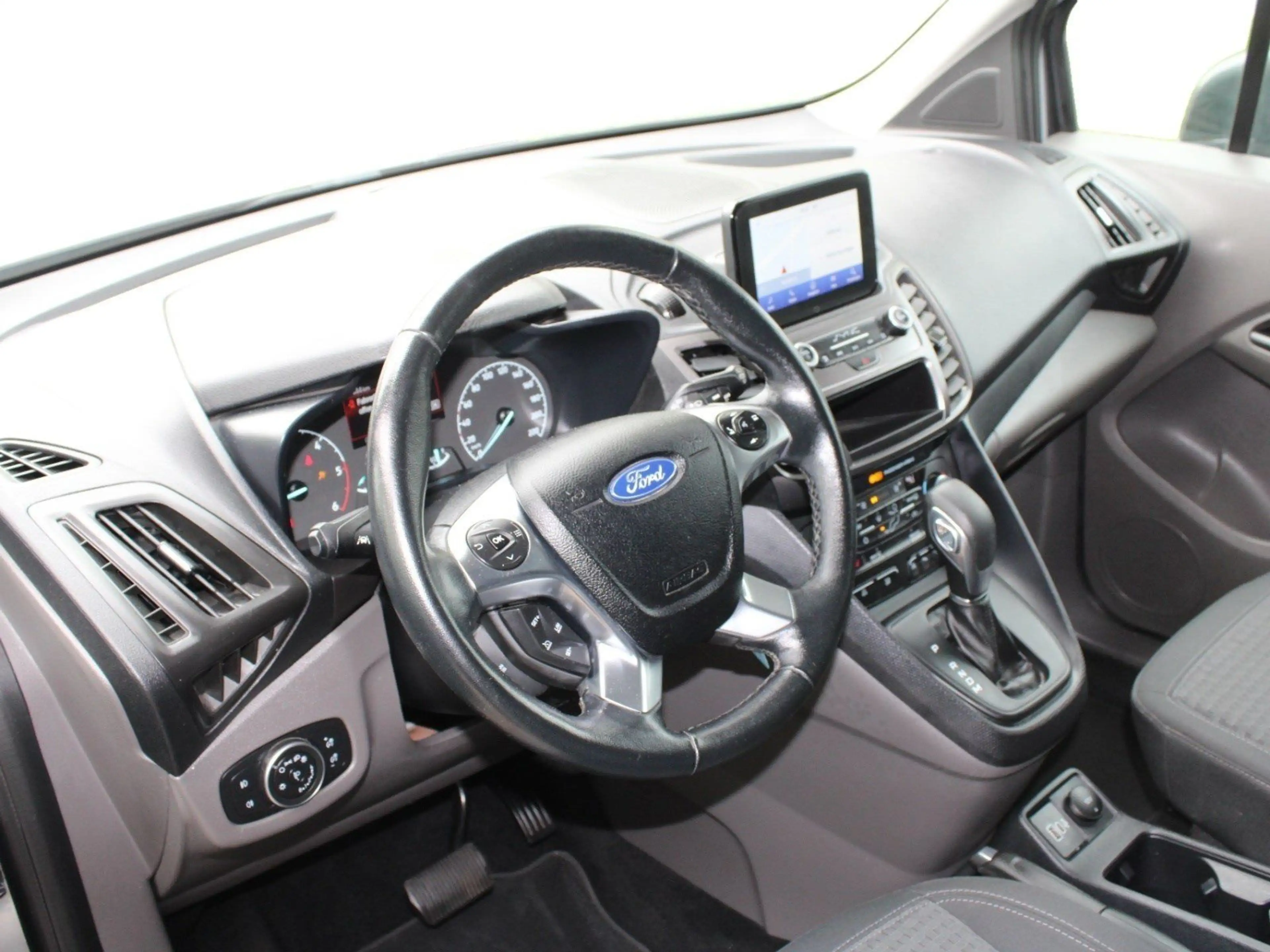Ford Tourneo Connect Trend — photo 6