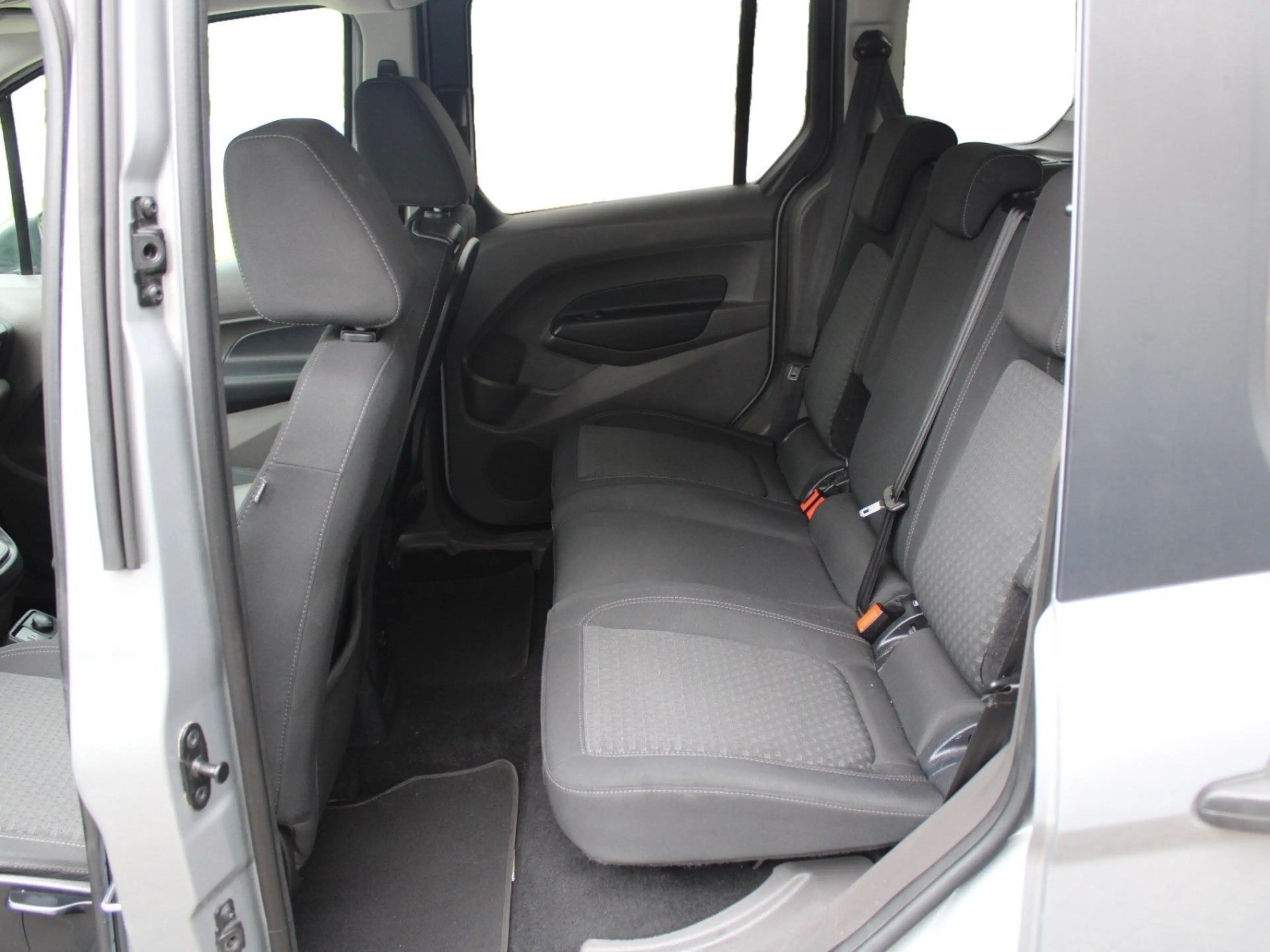 Ford Tourneo Connect Trend — photo 11