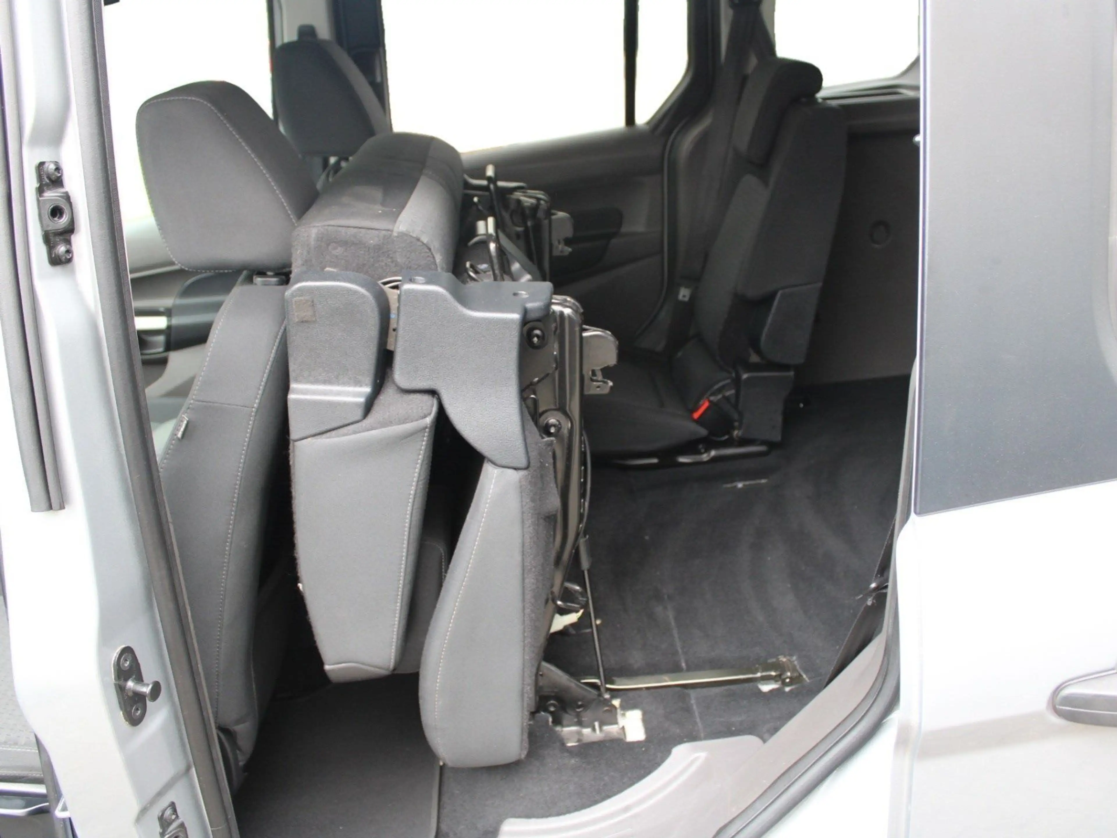 Ford Tourneo Connect Trend — photo 12