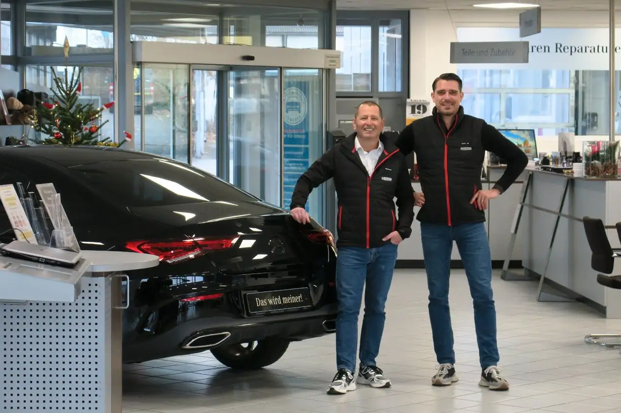 Mercedes-Benz E 200 AVA ,ADV,AHK,WINTERP,KEYLESS,DISTR,KAMERA 15