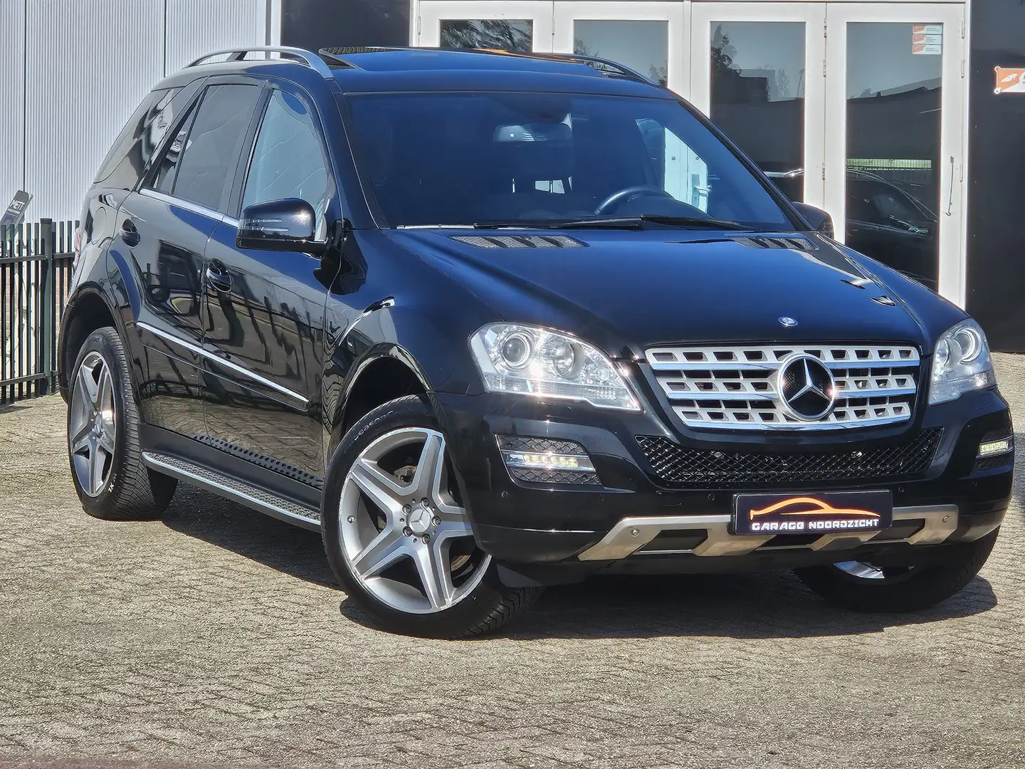 Mercedes-Benz ML 350 M-klasse 4-matic v6 272pk Limited Edition Prestige Zwart - 2