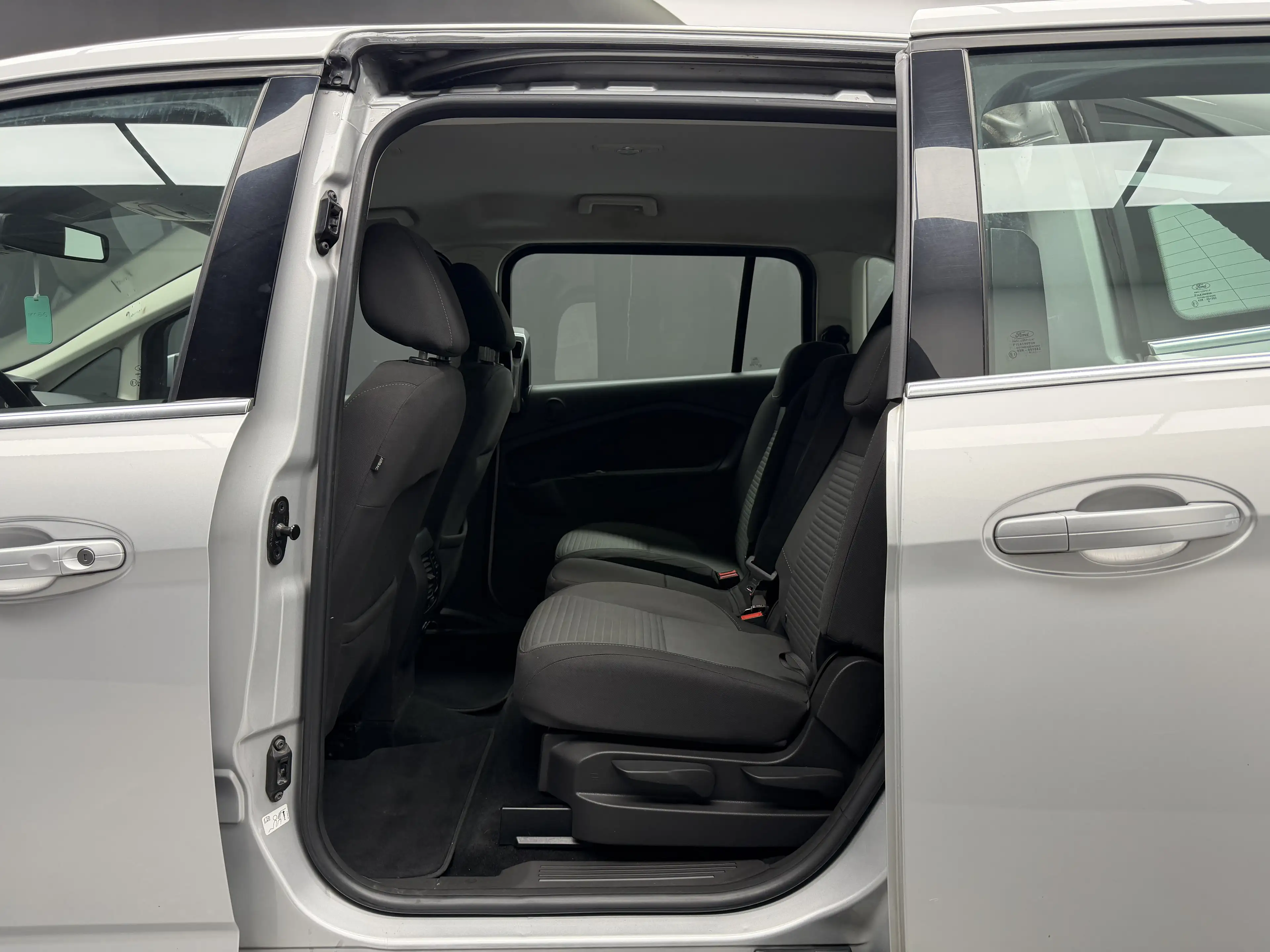 Ford Grand C-Max 1.5 EcoBoost Titanium * EXPORT / MARCHAND * — photo 10