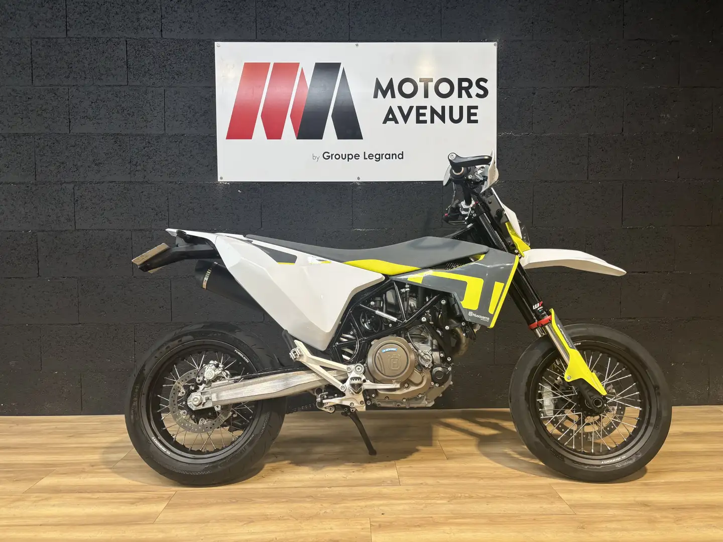 Husqvarna 701 Supermoto - 2