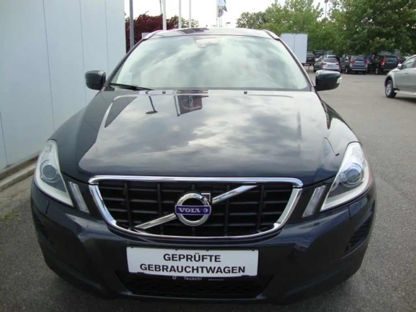Volvo XC60 D3 AWD A Summum Grau - 2