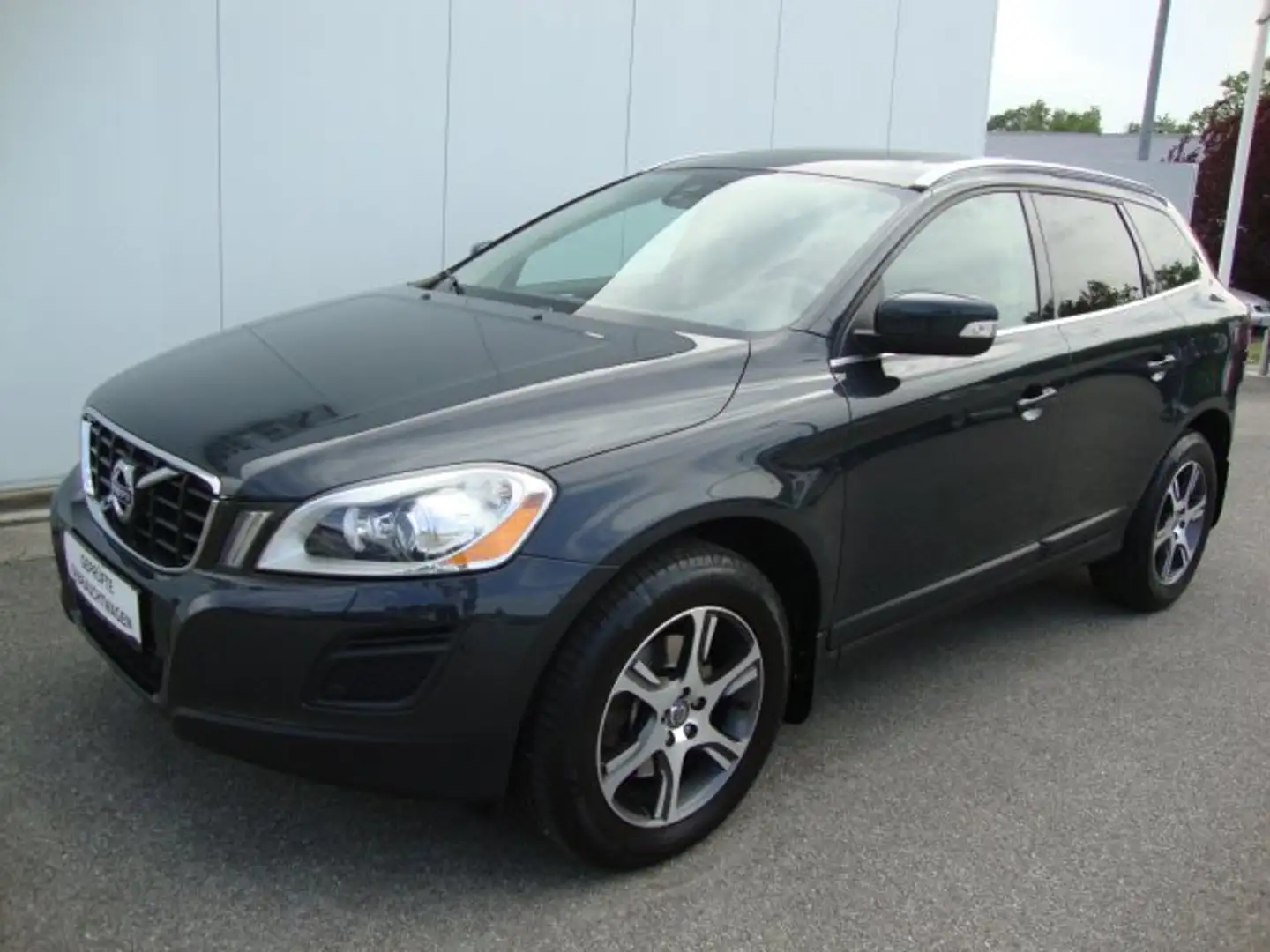 Volvo XC60 D3 AWD A Summum Grau - 1