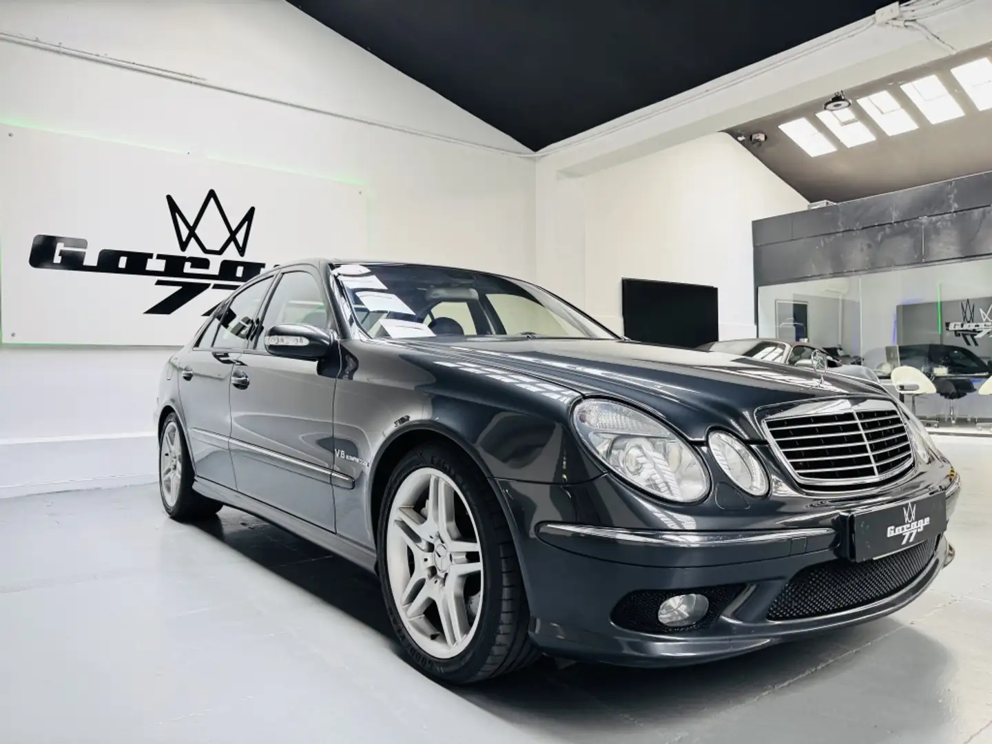 Mercedes-Benz E 55 AMG Aut. Gris - 2
