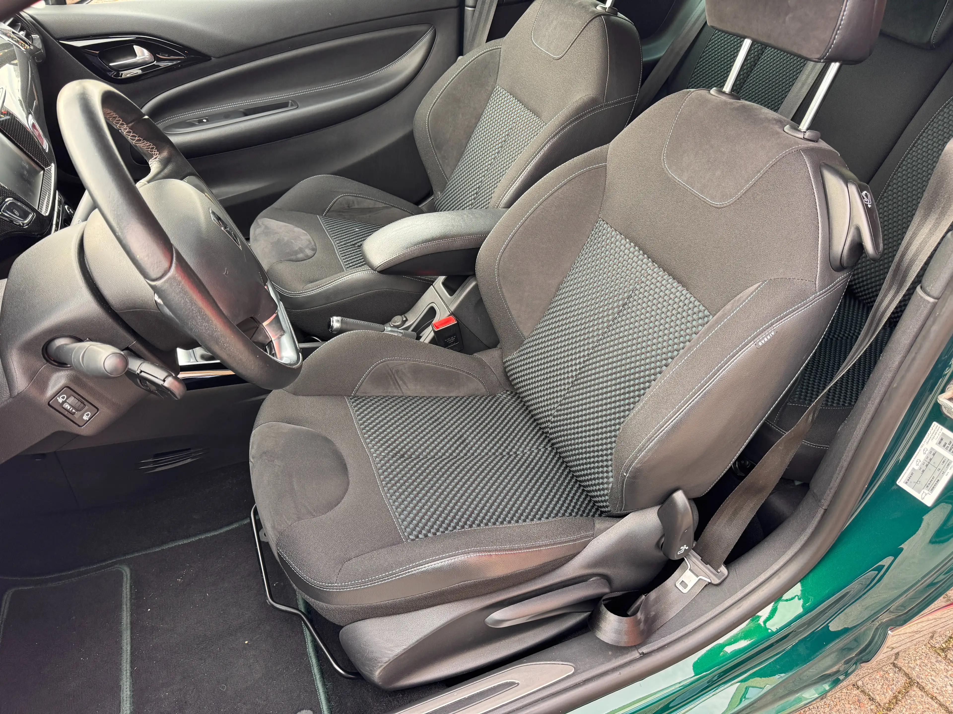 DS Automobiles DS 3 1.2 PureTech Business — photo 12