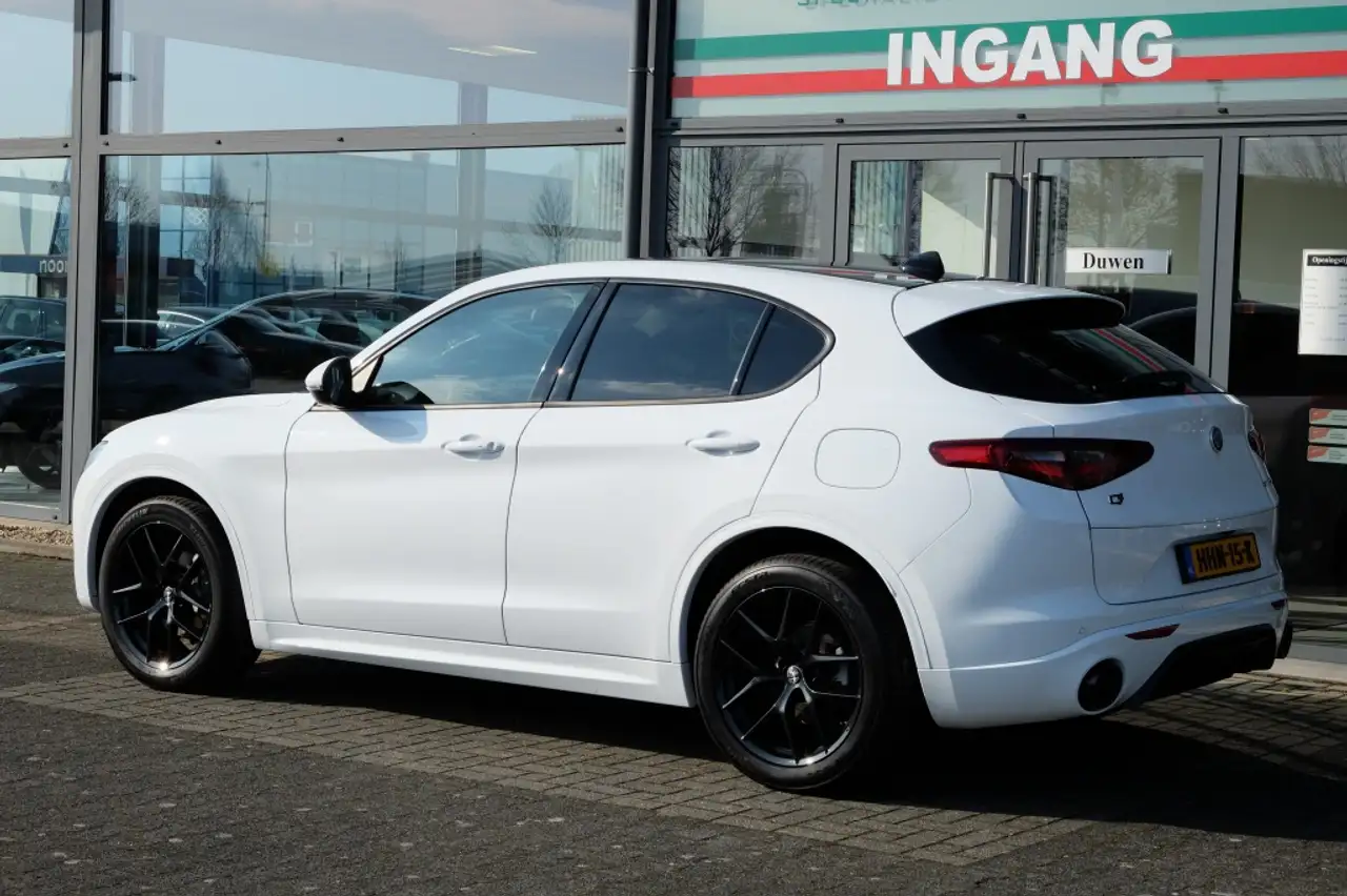 Alfa Romeo Stelvio 2022 — фото 6