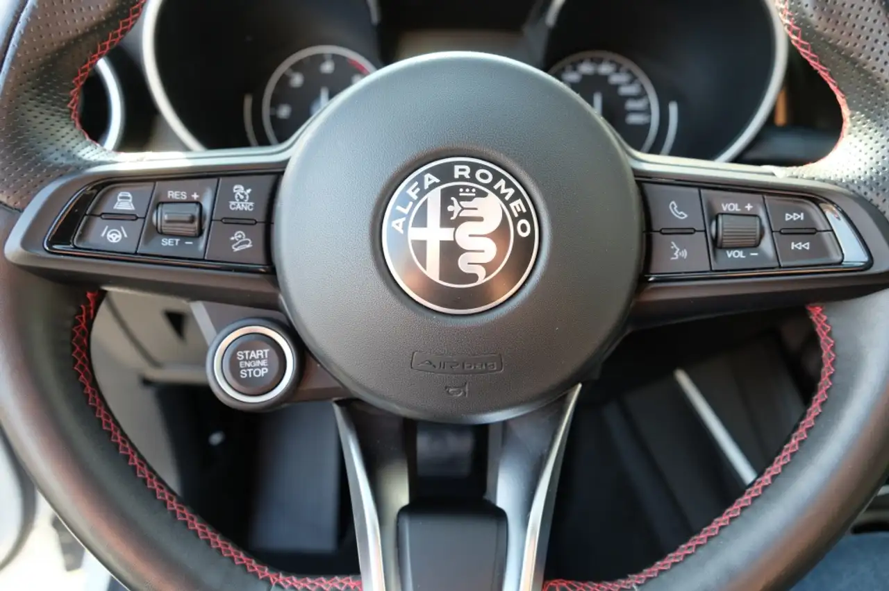 Alfa Romeo Stelvio 2022 — фото 14