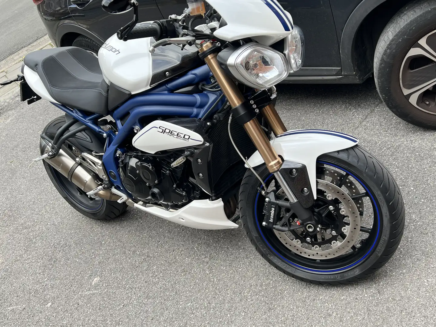 Triumph Speed Triple 1050 edition special cadre bleu - 1