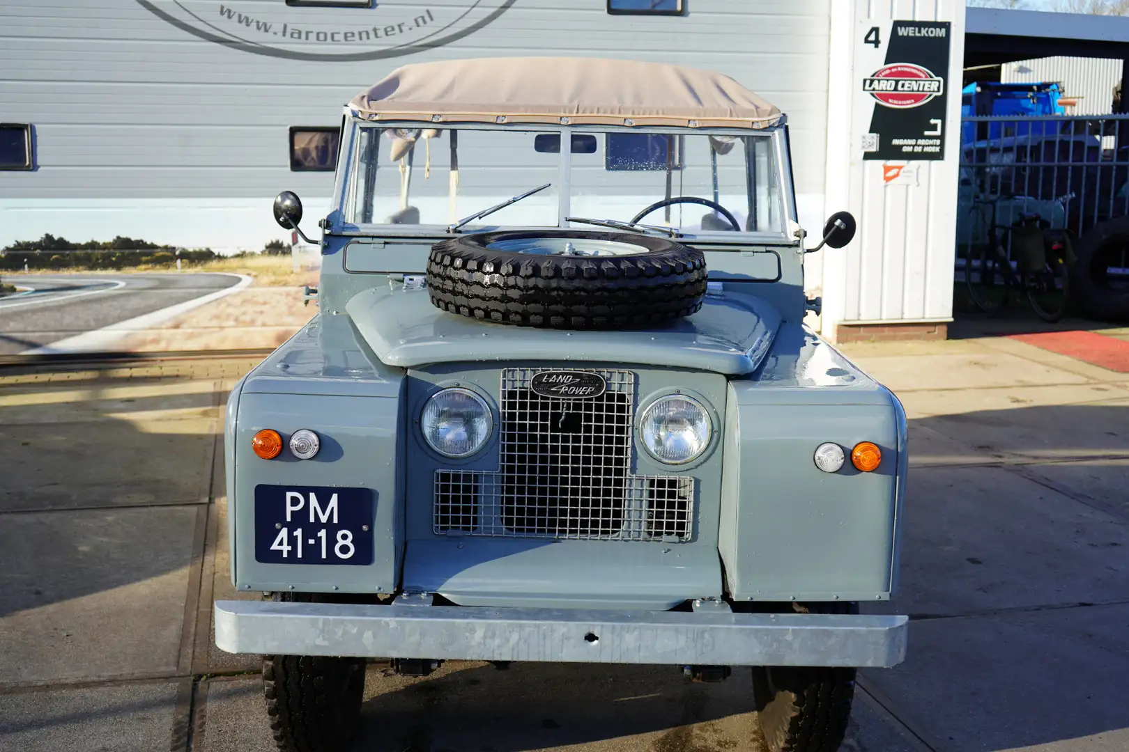 Rover Rover Land 88 serie 2a softtop nut and bolt restored Grau - 2