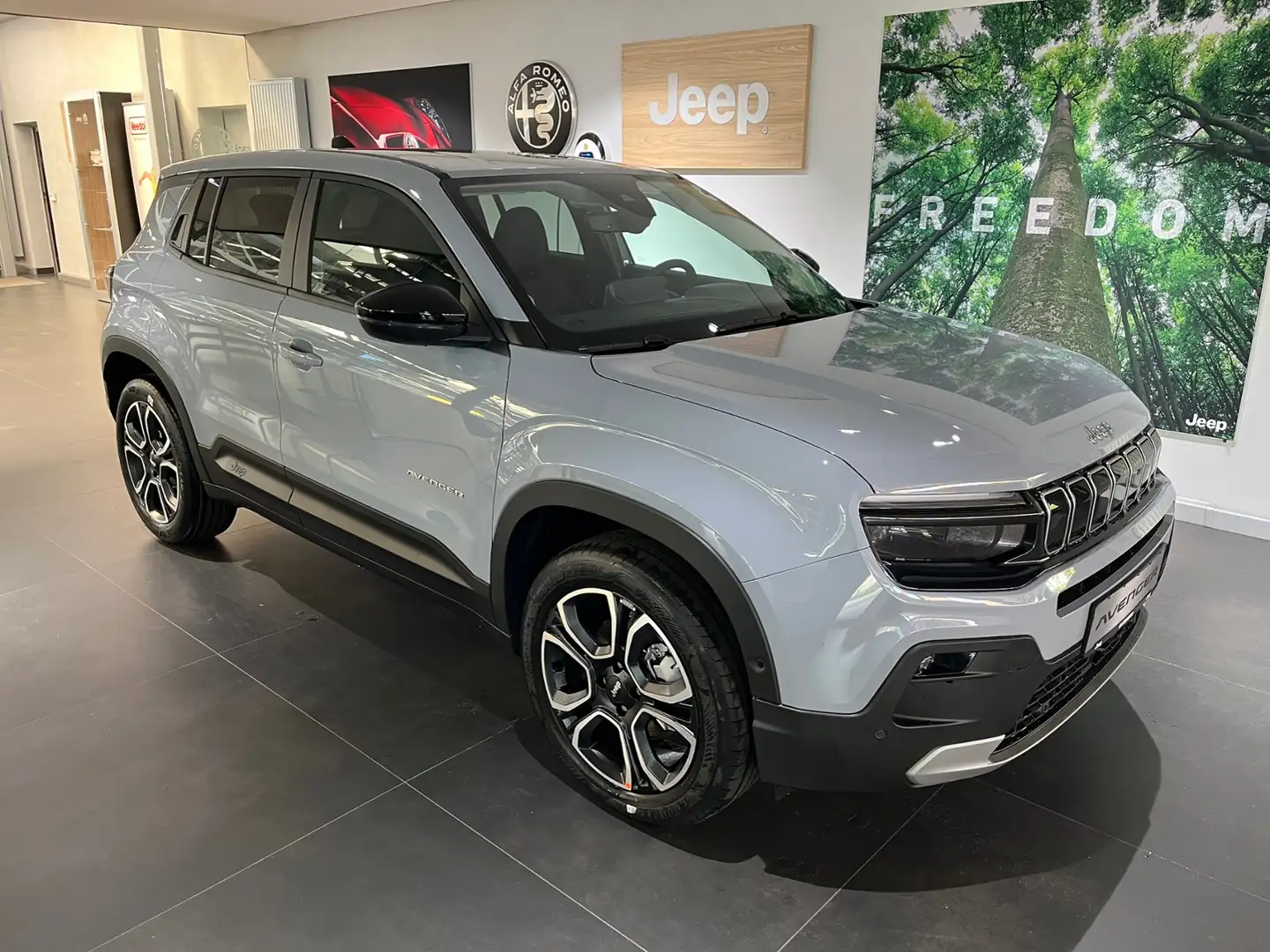 Jeep Avenger e-Hybrid Summit 1.2l MHEV Grijs - 2