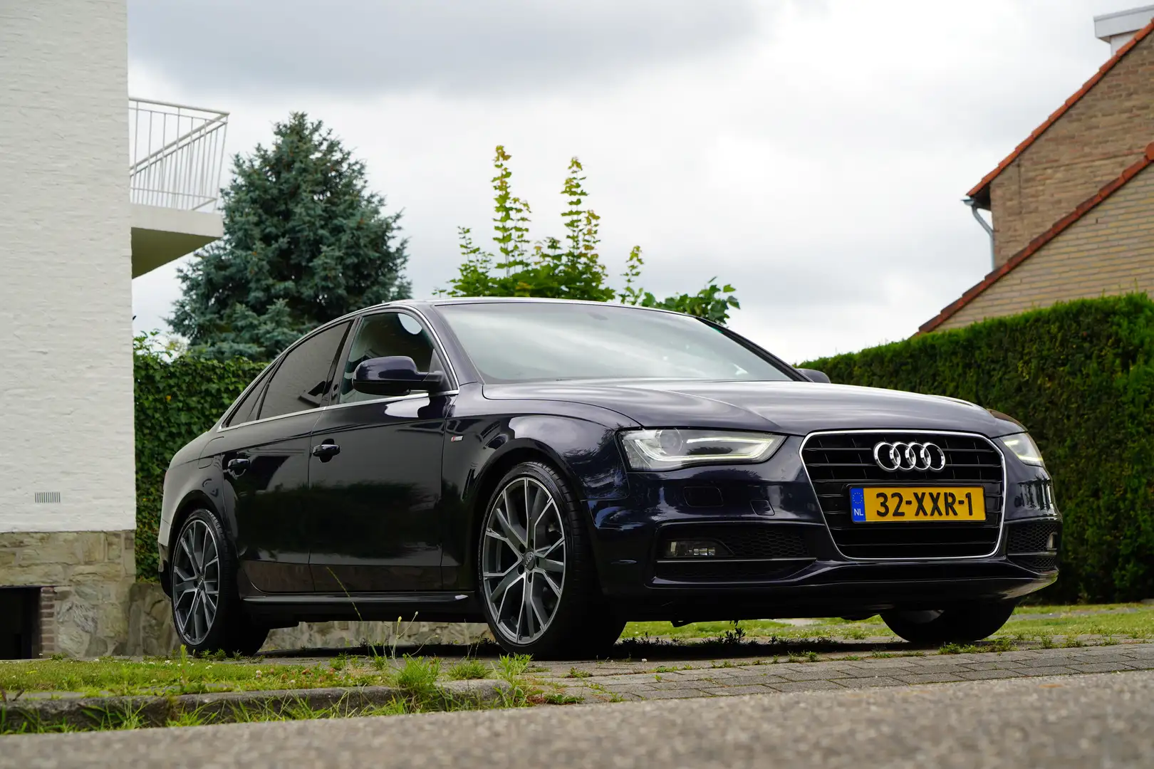 Audi A4 1.8 TFSI S-Line ext en int - Carplay Blauw - 1