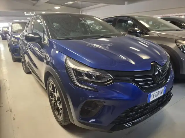 2022 Renault Captur in Blue for sale