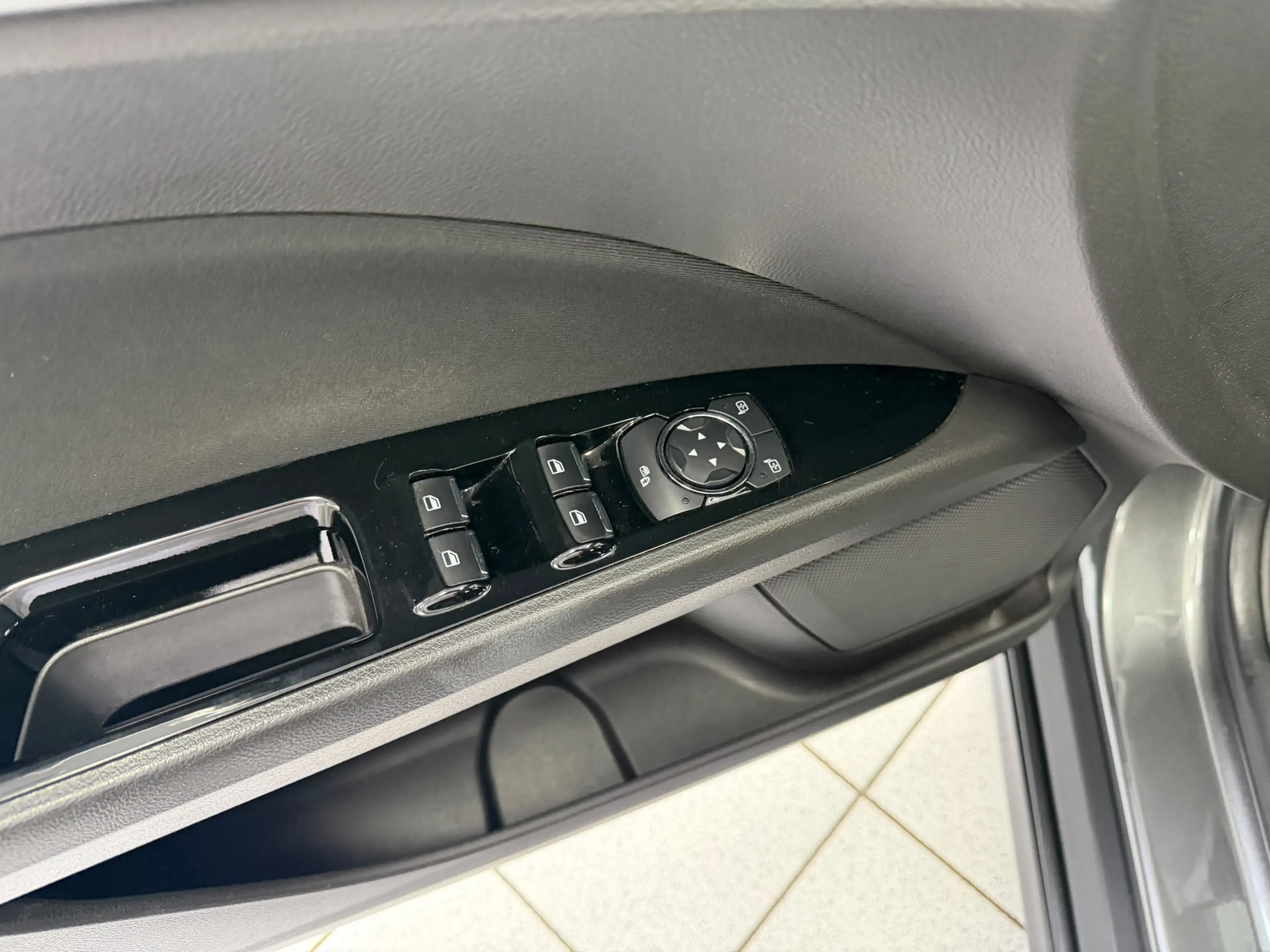 Ford Mondeo Kombi 2.0 TDCi Trend*Navi*Tempomat*Alarm* — photo 7