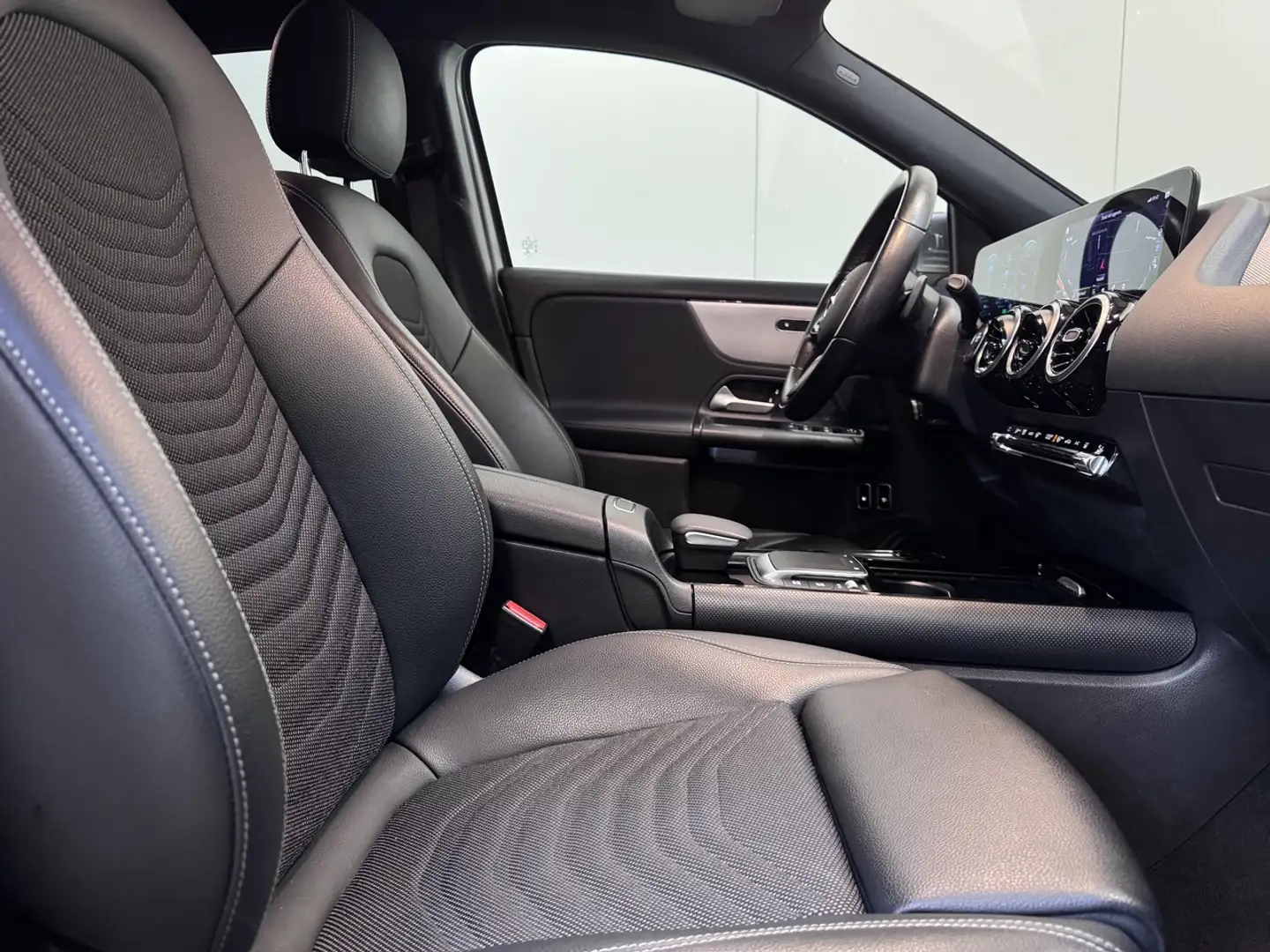 Mercedes-Benz GLA 250 e - GPS - AppleCarPlay - Airco - Topstaat! 1Ste... Gris - 2