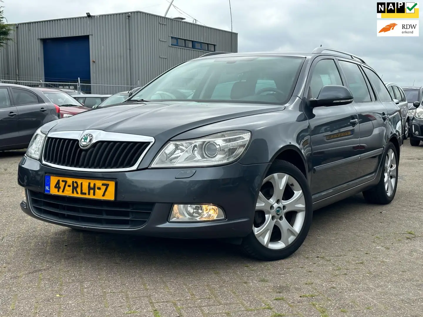 Skoda Octavia Combi 1.2 TSI Elegance Business Line Grijs - 1
