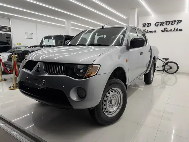 Mitsubishi L200 d.cab 2.5d 4WD IVA ESPOSTA