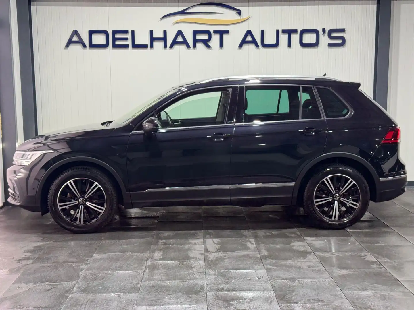 Volkswagen Tiguan 1.5 TSI Elegance / Navigatie full map / Camera / C Zwart - 2