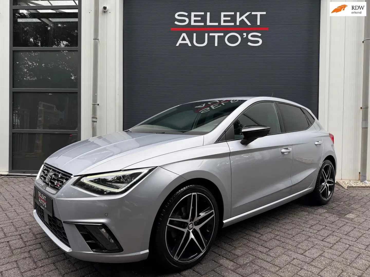SEAT Ibiza 1.0 TSI FR DSG 116 Pk Xenon/LED/Virtual/Navigatie/ Gris - 1