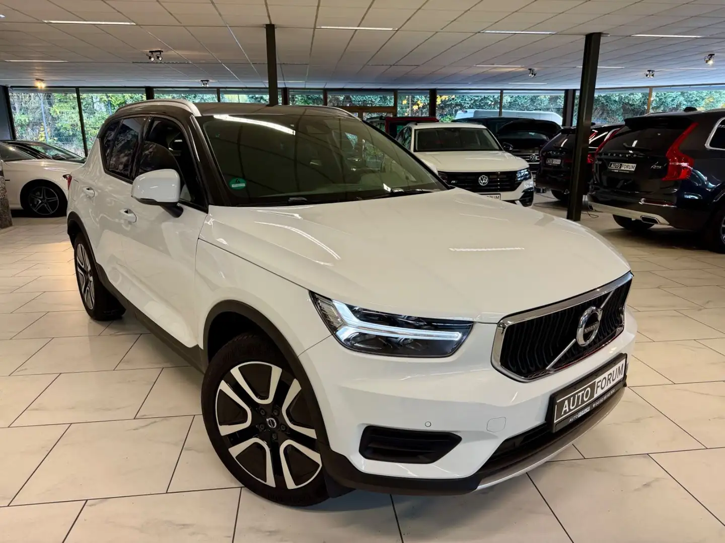 Volvo XC40 2.0 D3 R-DESIGN AUT LEDER AHK NAVI CAM SHZ Weiß - 2