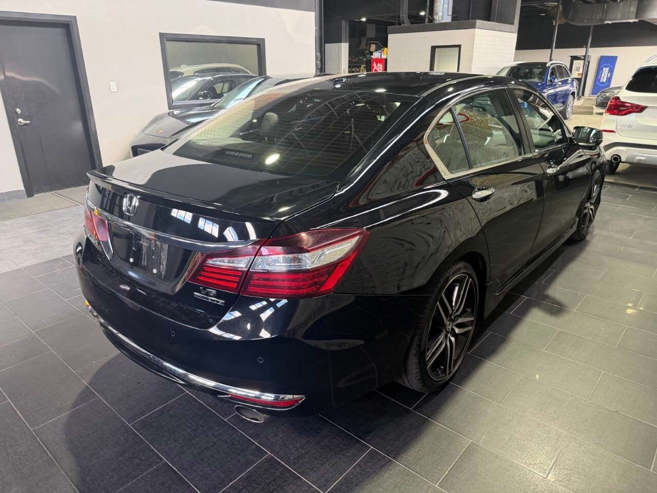 2017 Honda Accord Touring Automatic Sedan 2017 Honda accord touring — снимка 3
