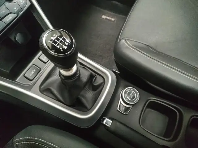 Suzuki SX4 S-Cross view 23