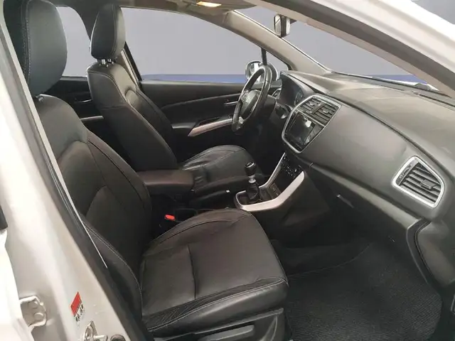 Suzuki SX4 S-Cross view 14