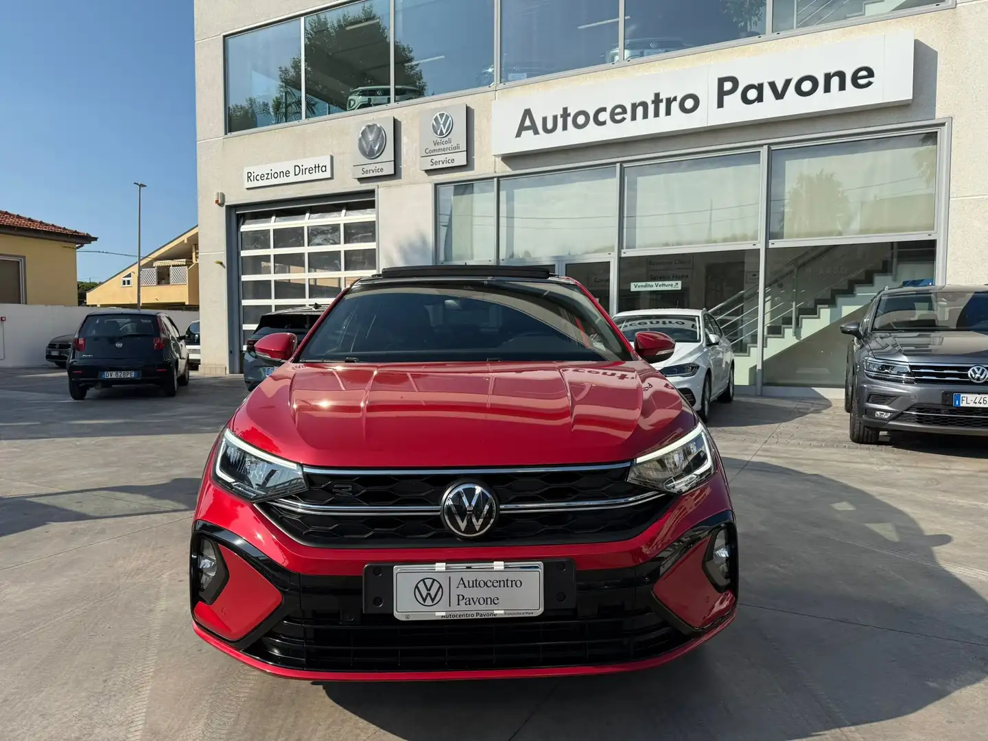 Volkswagen Taigo 1.0 tsi R-Line 110cv dsg-Led-Kamera-Tetto-App- Rosso - 2