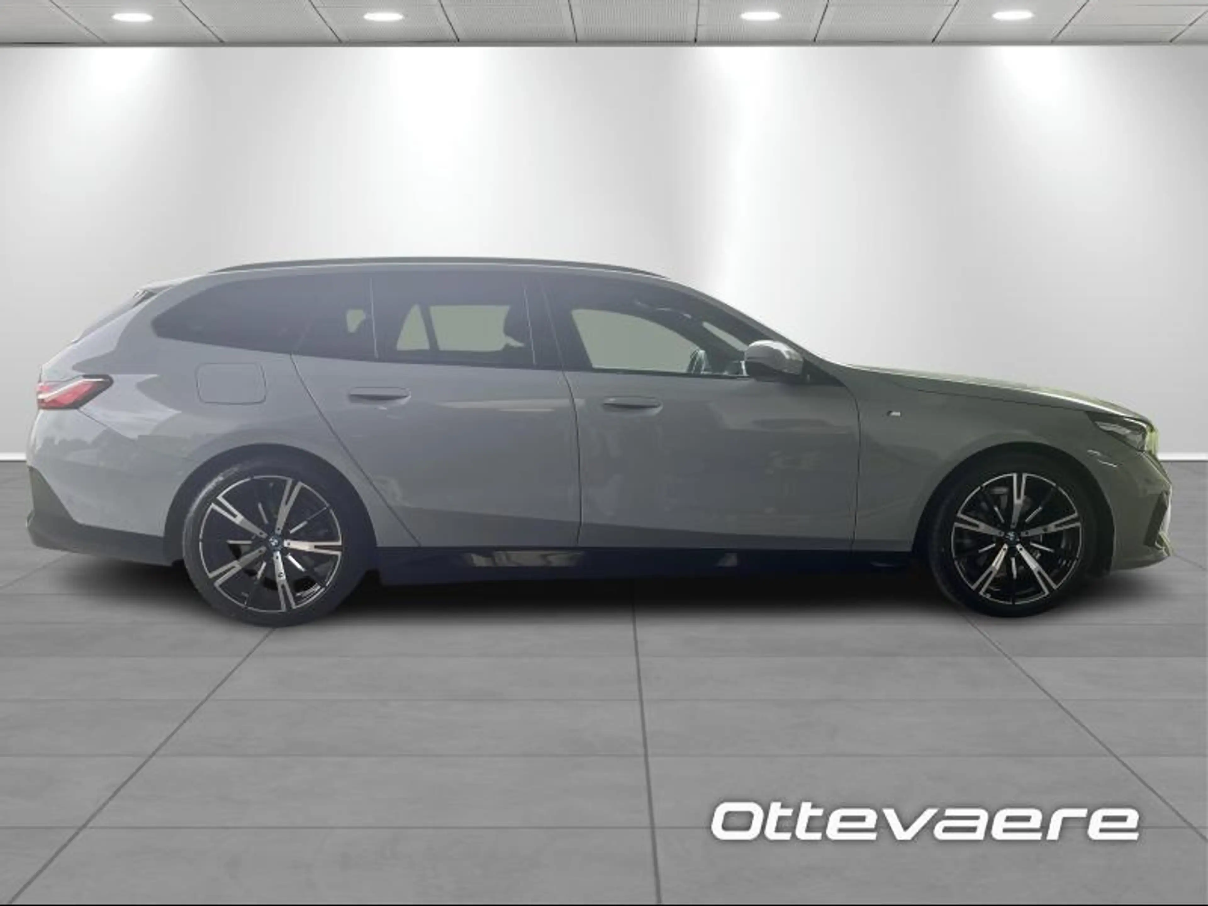 BMW 530 Touring X-Drive M-Sport — photo 2