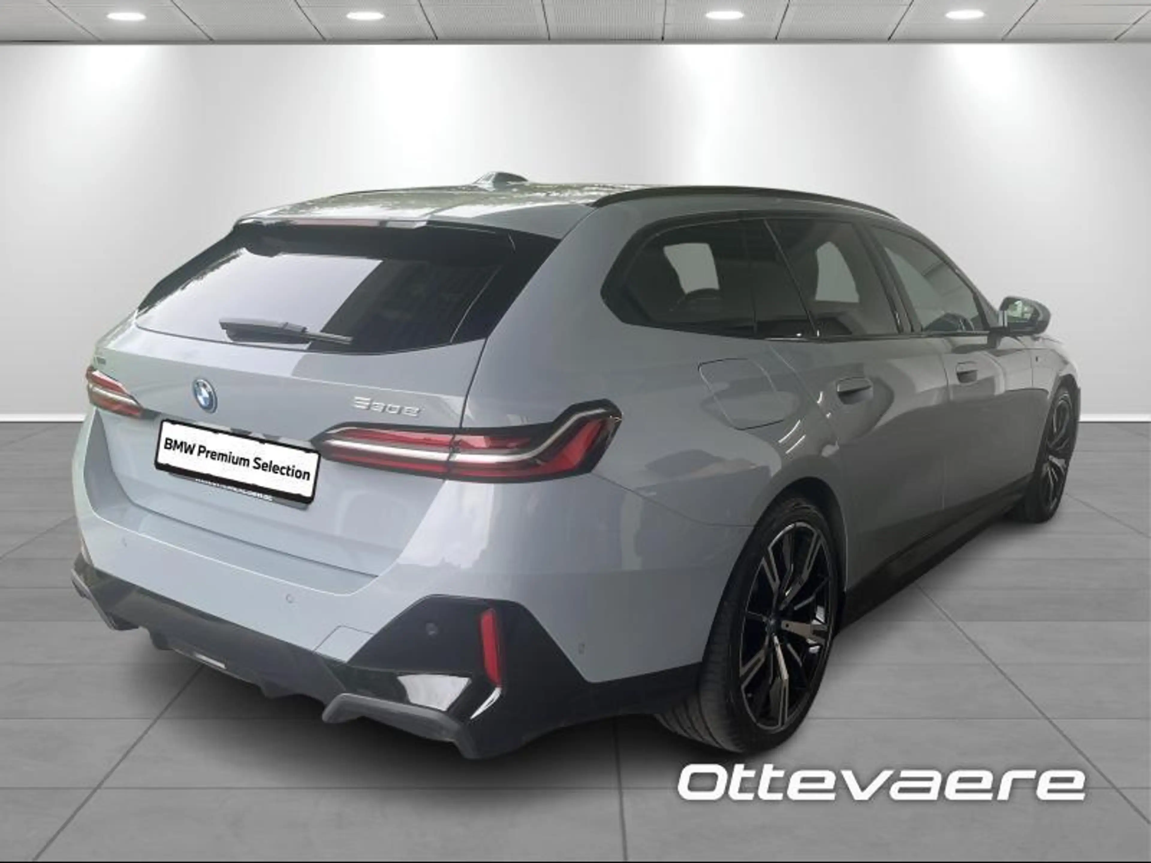BMW 530 Touring X-Drive M-Sport — photo 3