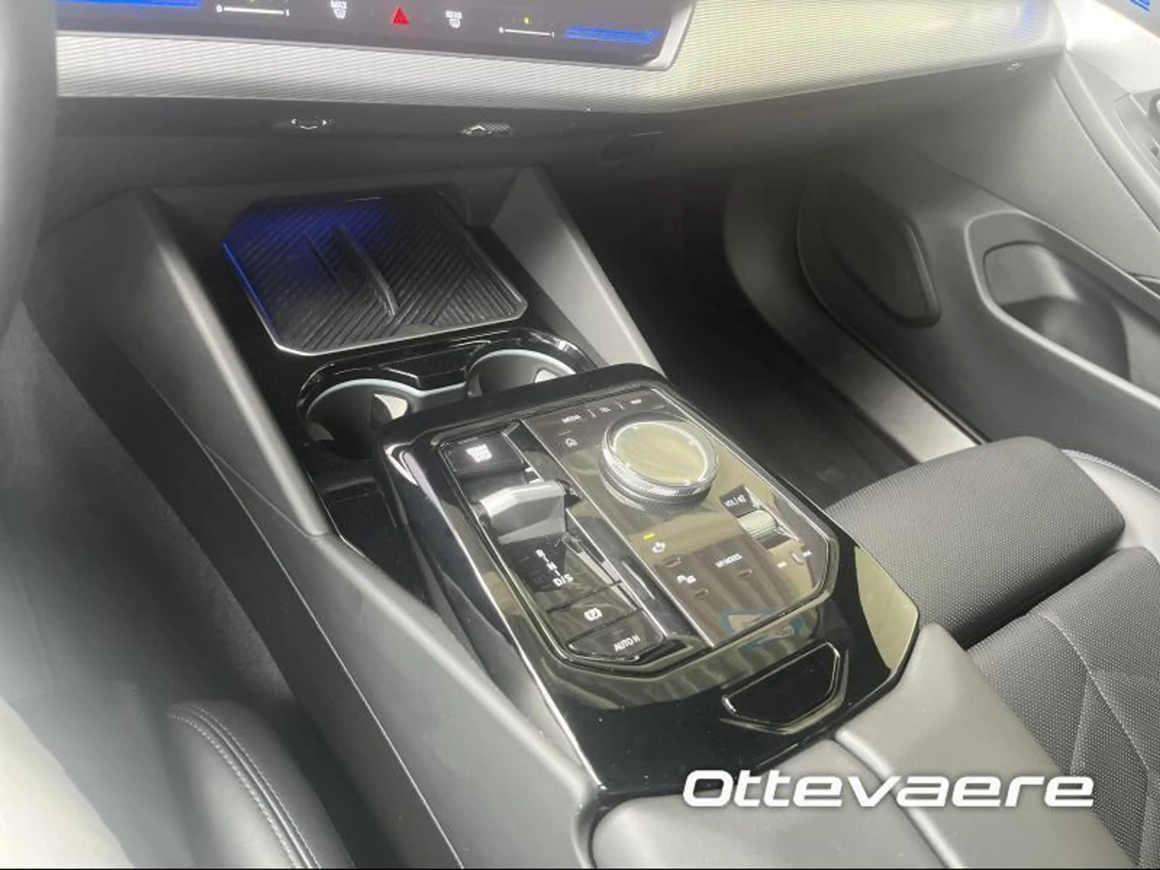 BMW 530 Touring X-Drive M-Sport — photo 16