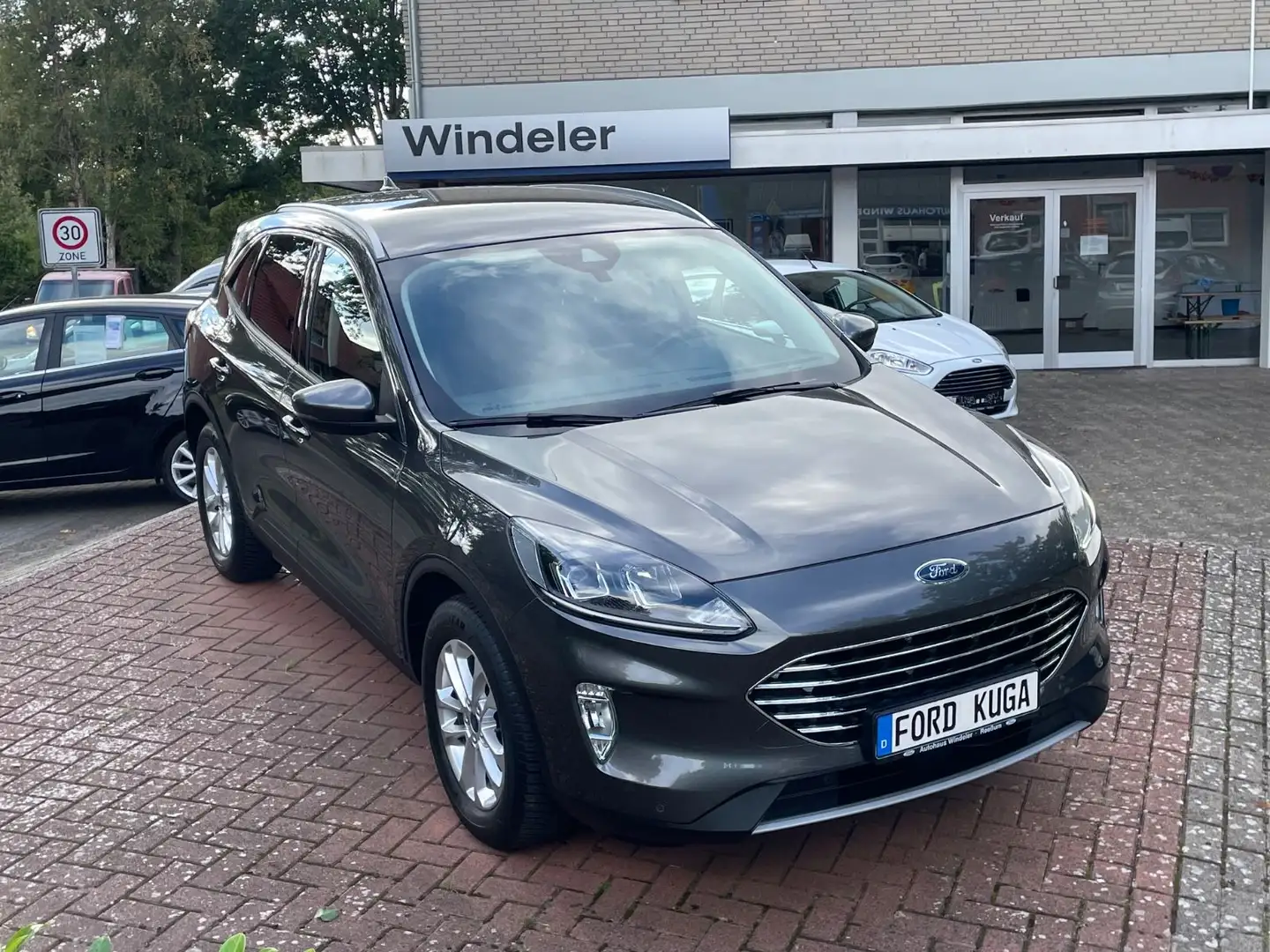 Ford Kuga Titanium Kamera Winterpaket AHK Grau - 1