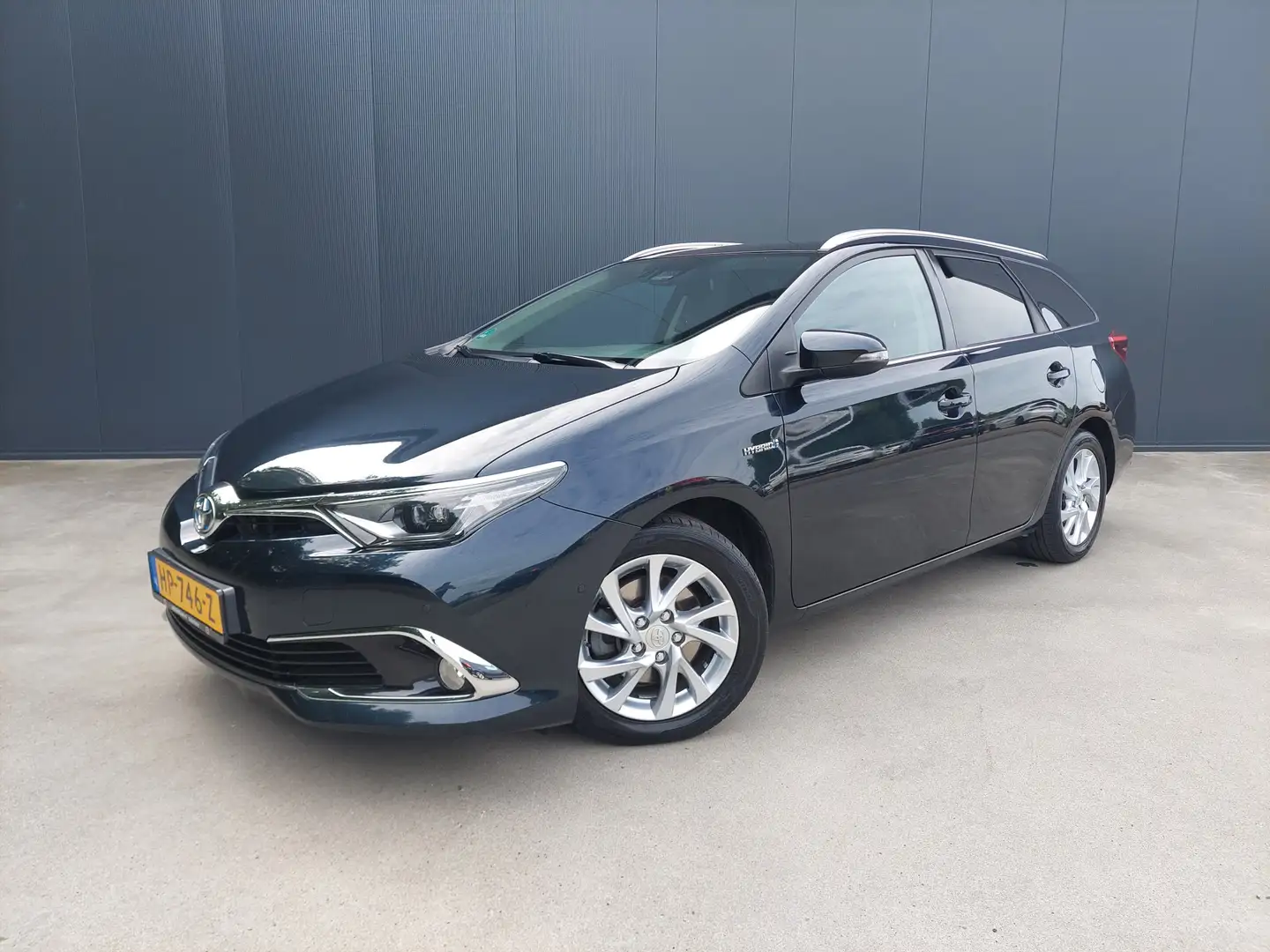 Toyota Auris Touring Sports 1.8 Hybrid Lease pro PANO DAK CAMER Grijs - 1